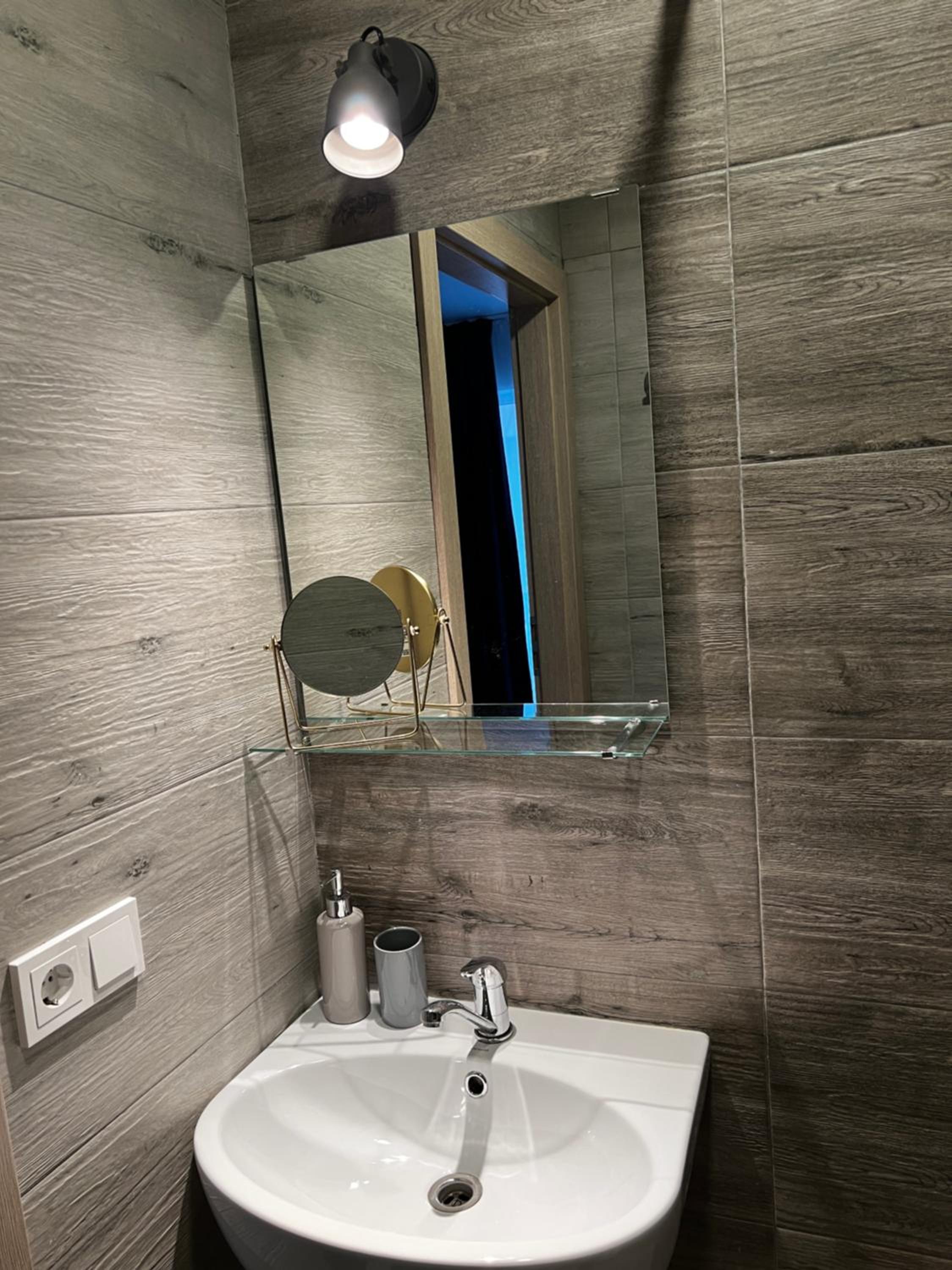 Double Room with Private Bathroom - Photo 12