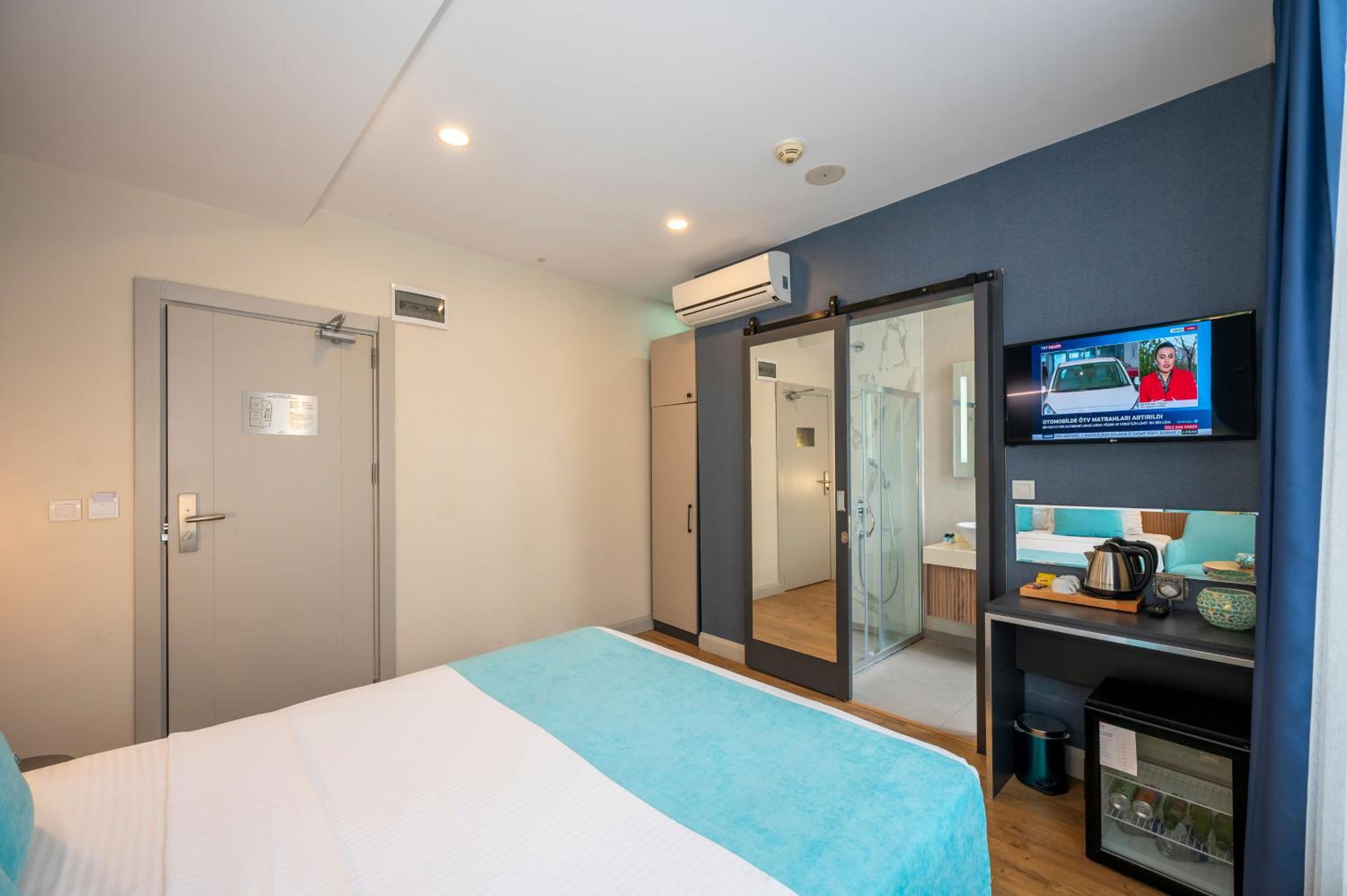 Superior Double or Twin Room with City View photo 3