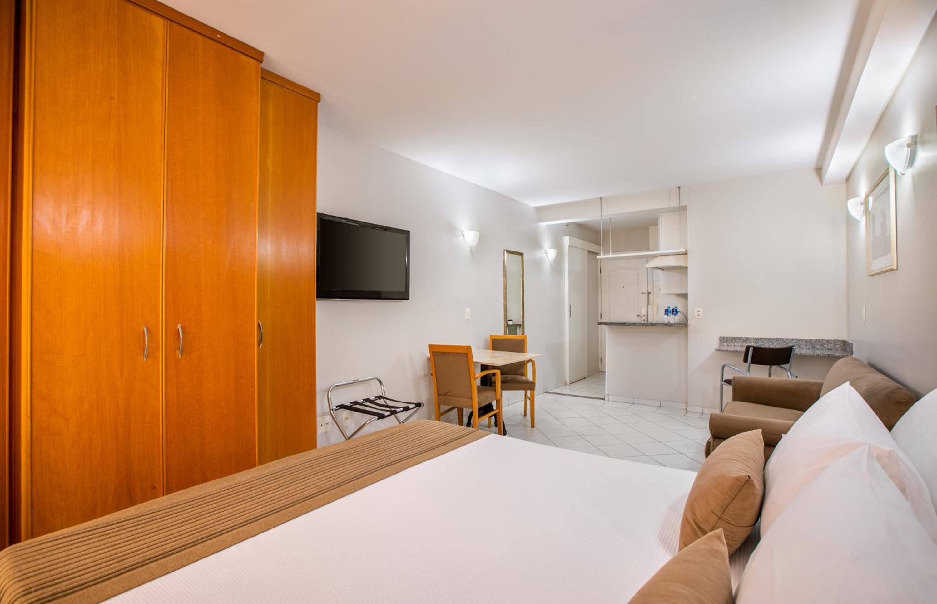 Deluxe Double Room with 1 Double Bed - Photo 4