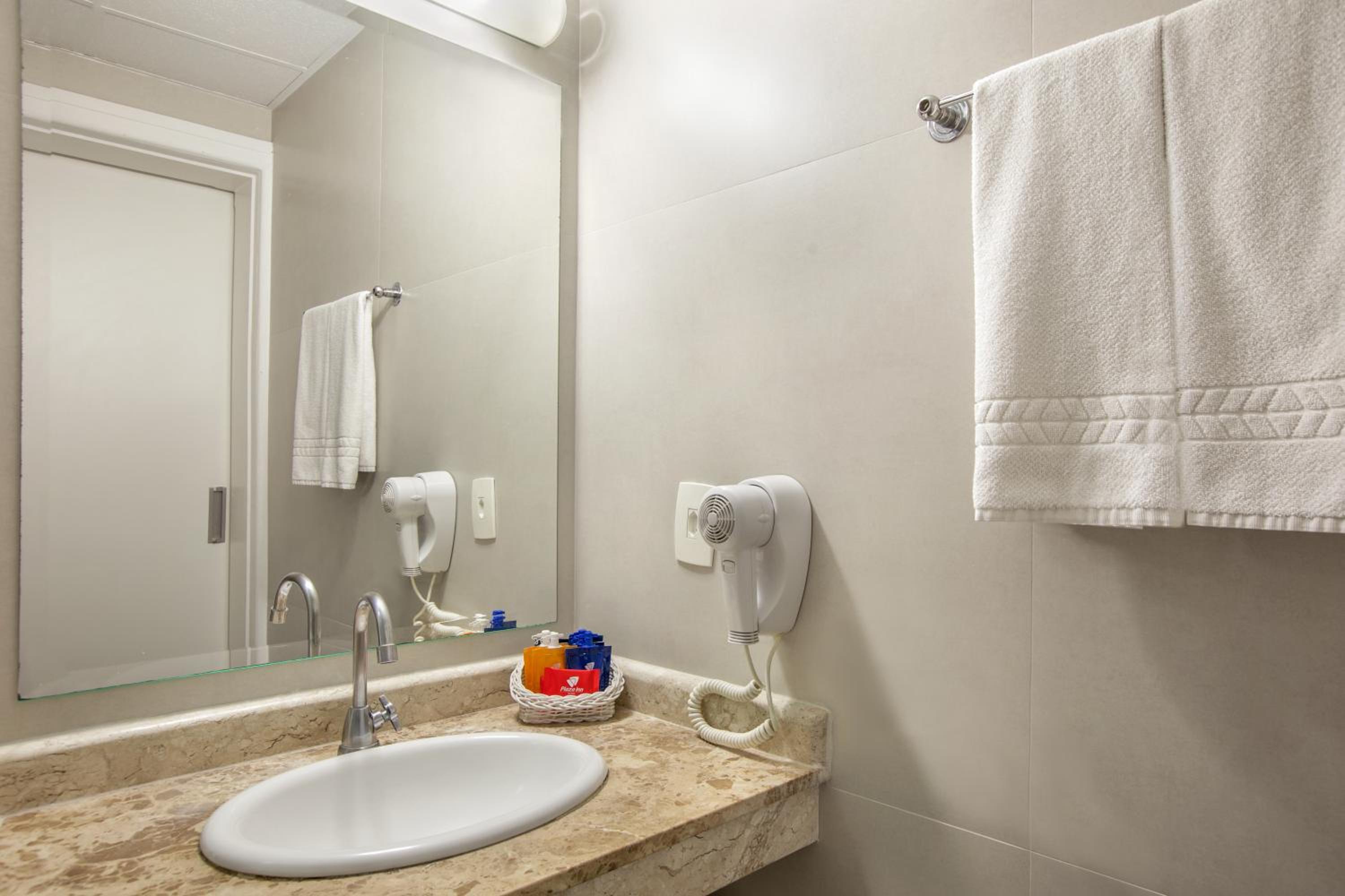 Deluxe Triple Room - Photo 8