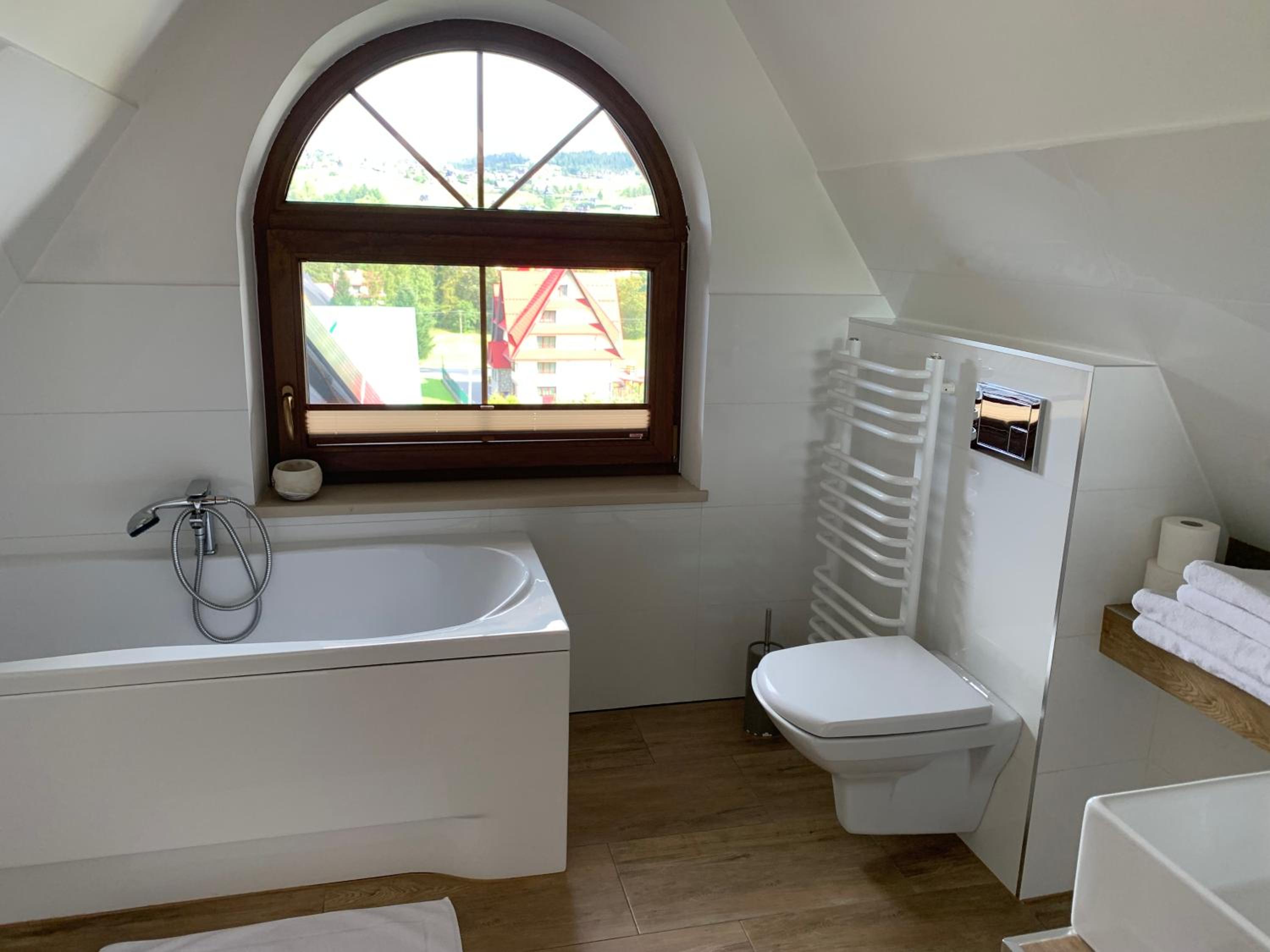 Twin Room with Bath photo 2
