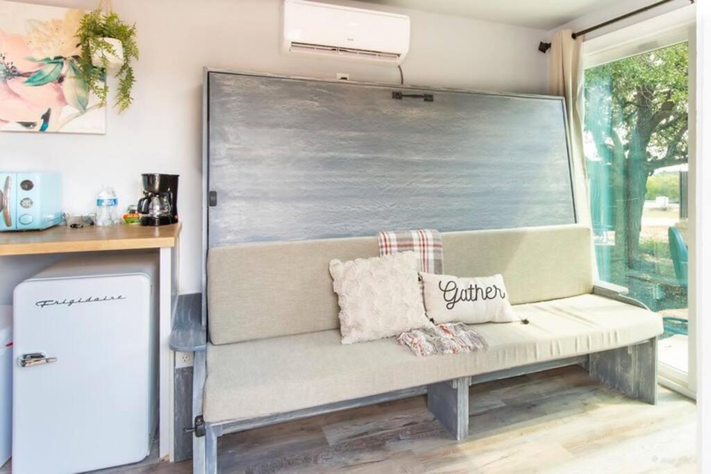 One-Bedroom House photo 1