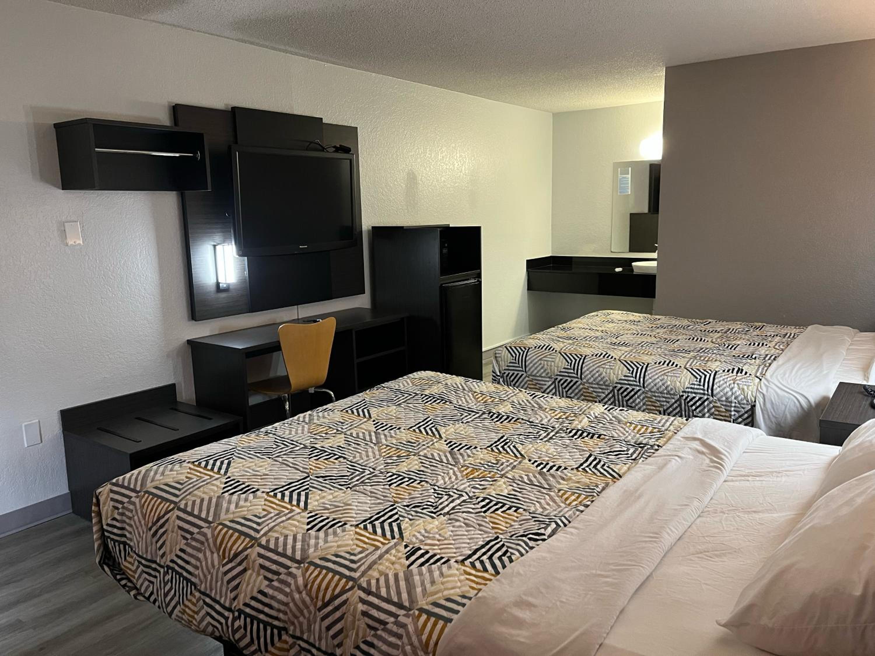Deluxe Queen Room with Two Queen Beds - Non-Smoking