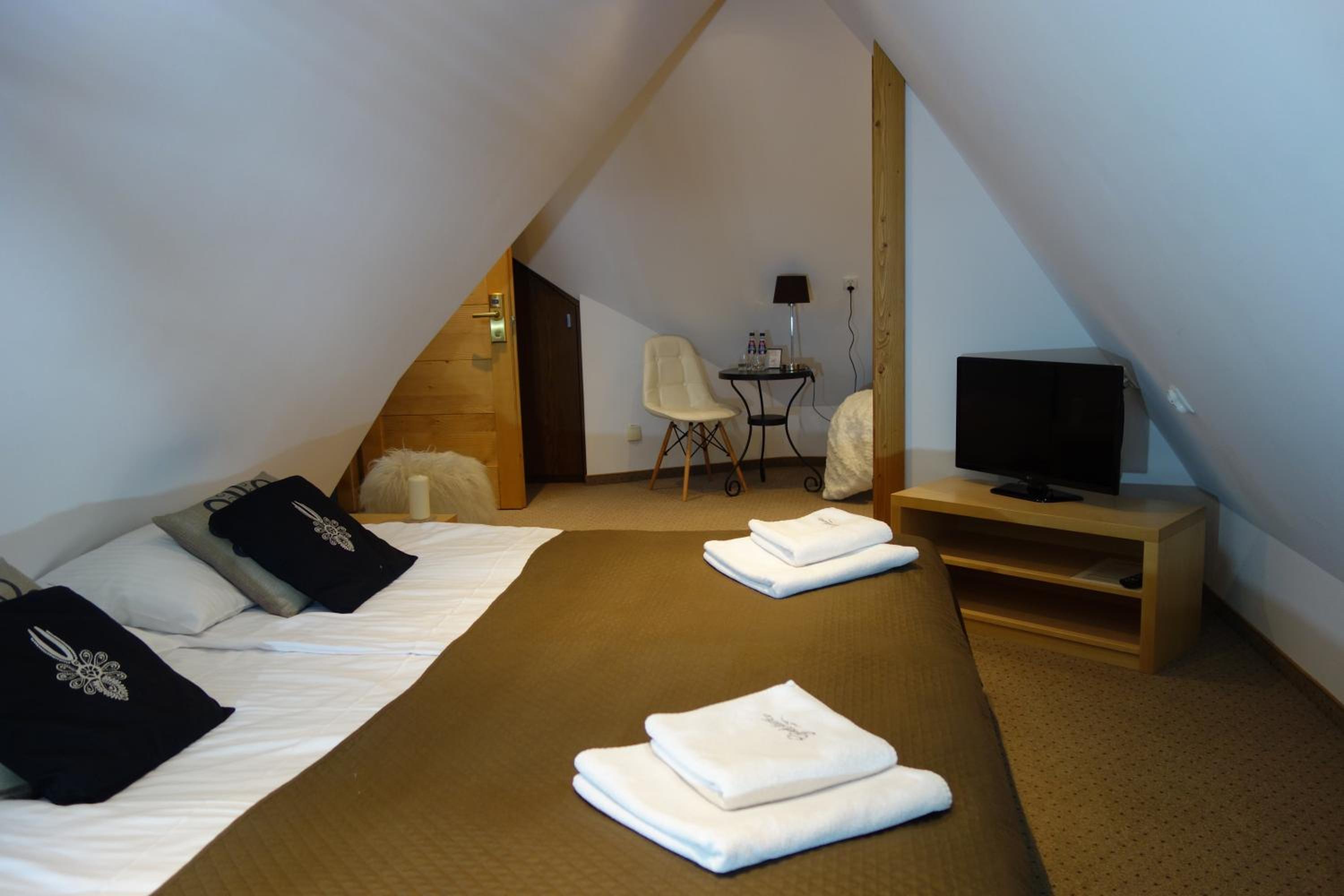 Twin Room with Bath photo 3