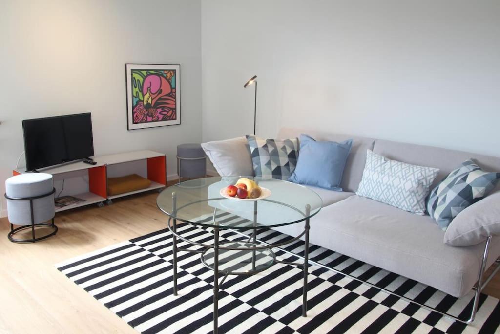 One-Bedroom Apartment photo 1