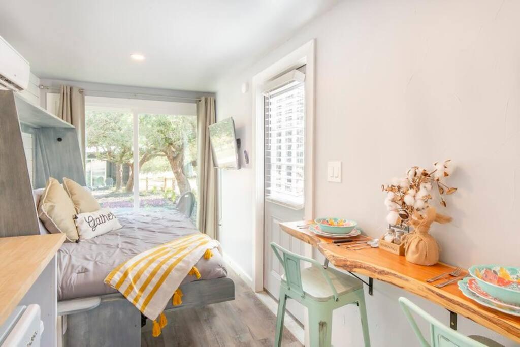 One-Bedroom House photo 1