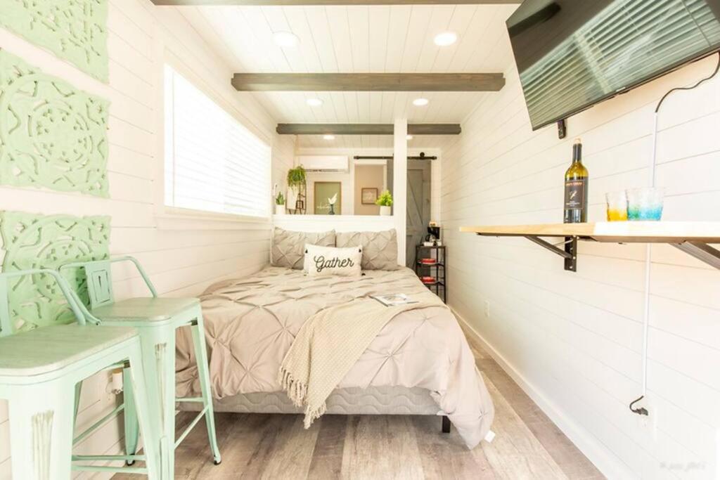 One-Bedroom House photo 1