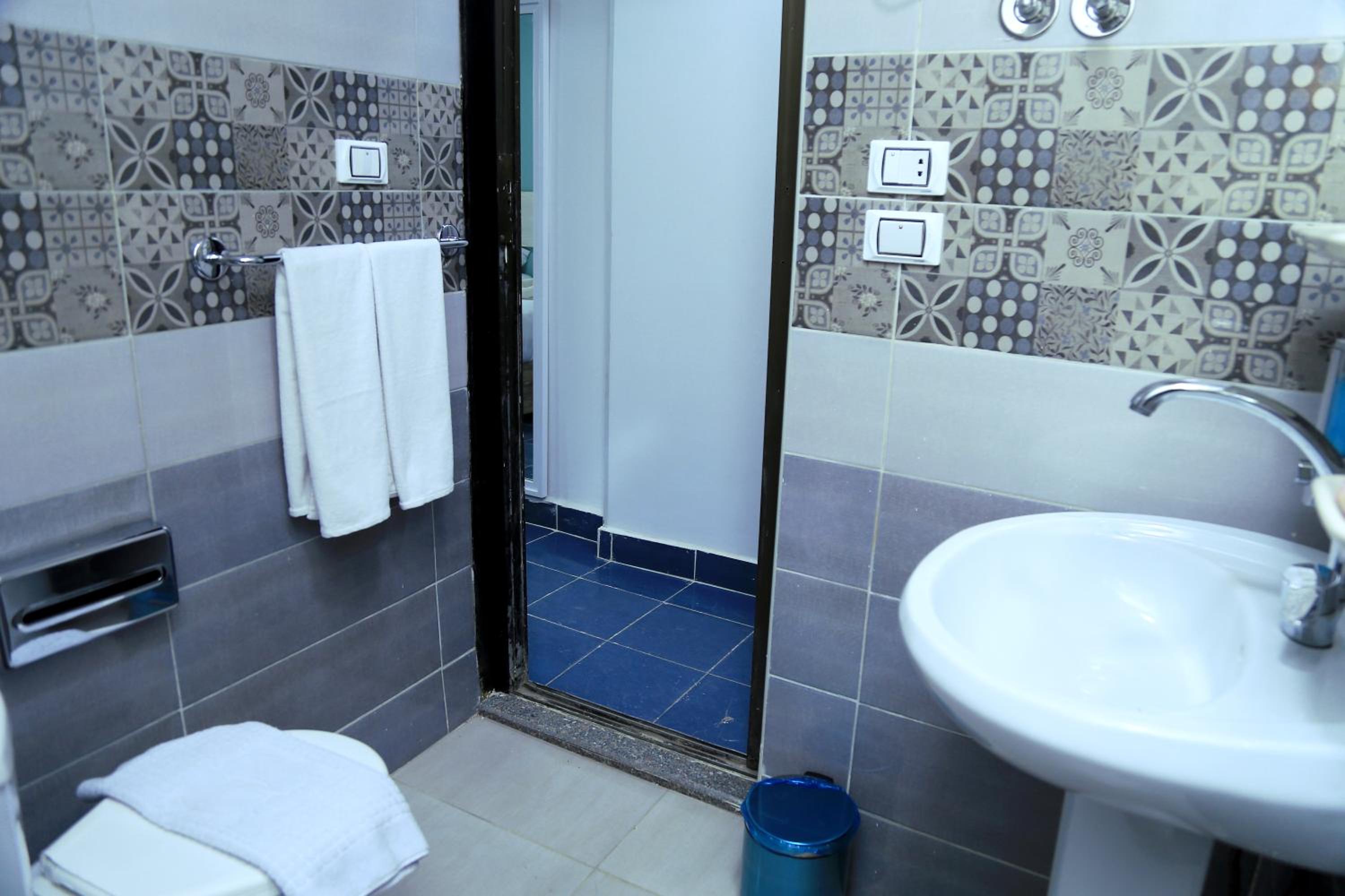Single Room with Private Bathroom photo 3