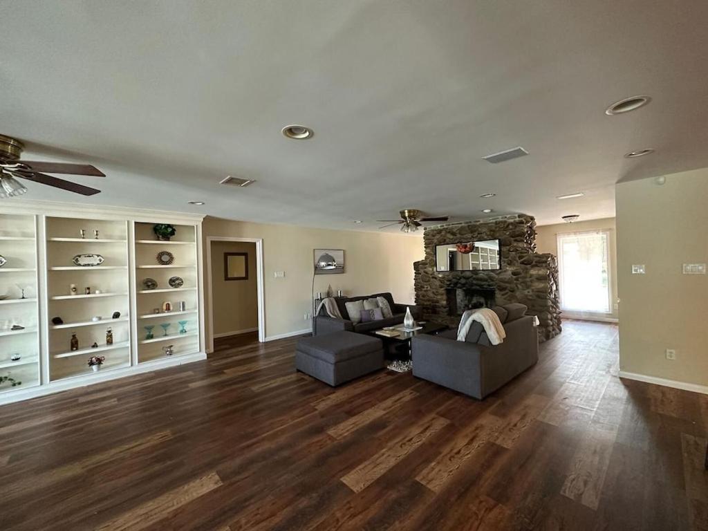 Seven-Bedroom House photo 1
