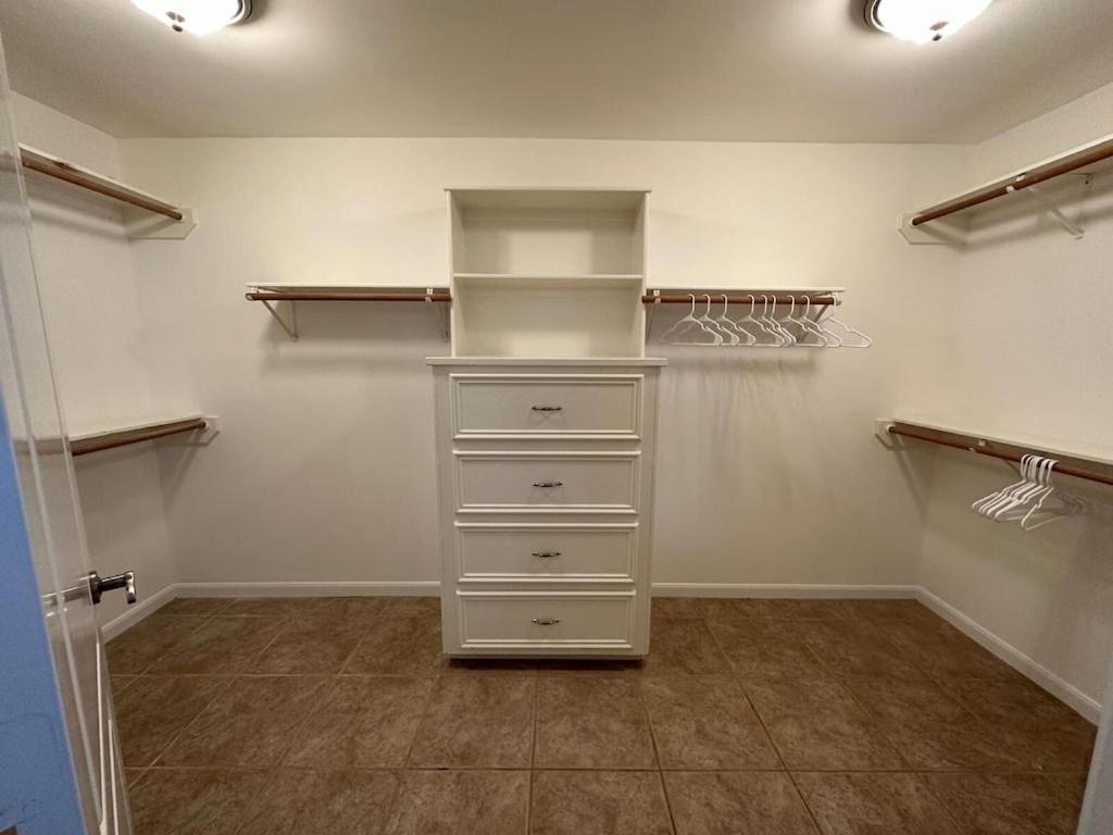Seven-Bedroom House photo 3
