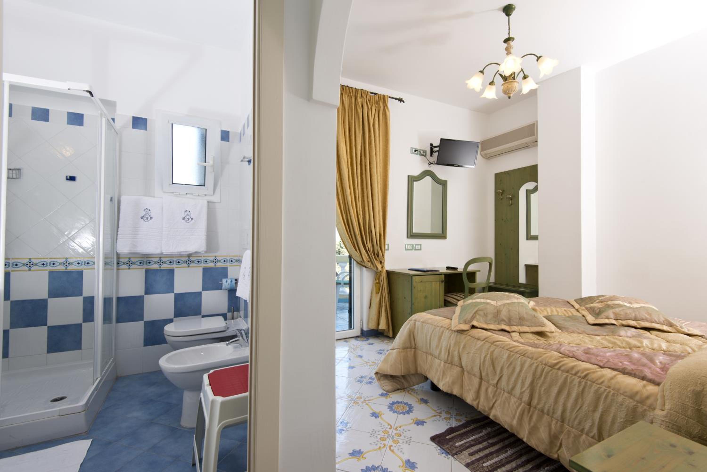Superior Double Room with Sea View - Photo 15