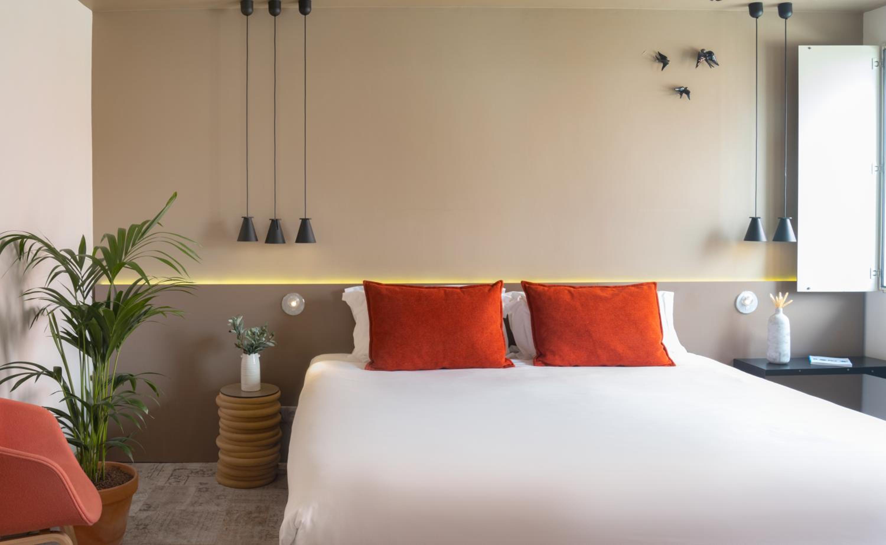 Standard Double Room thumbnail 5