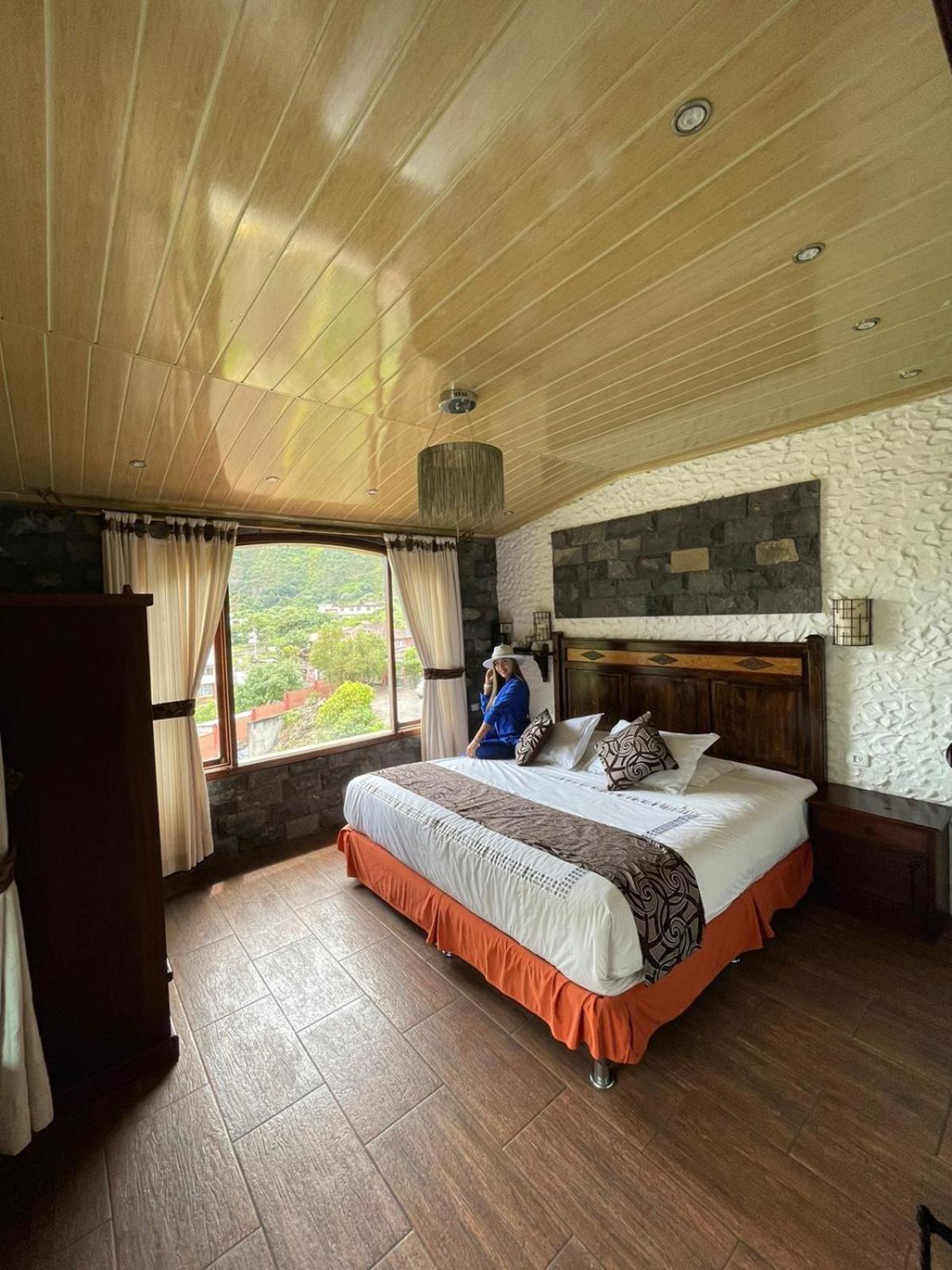 Deluxe King Room photo 1