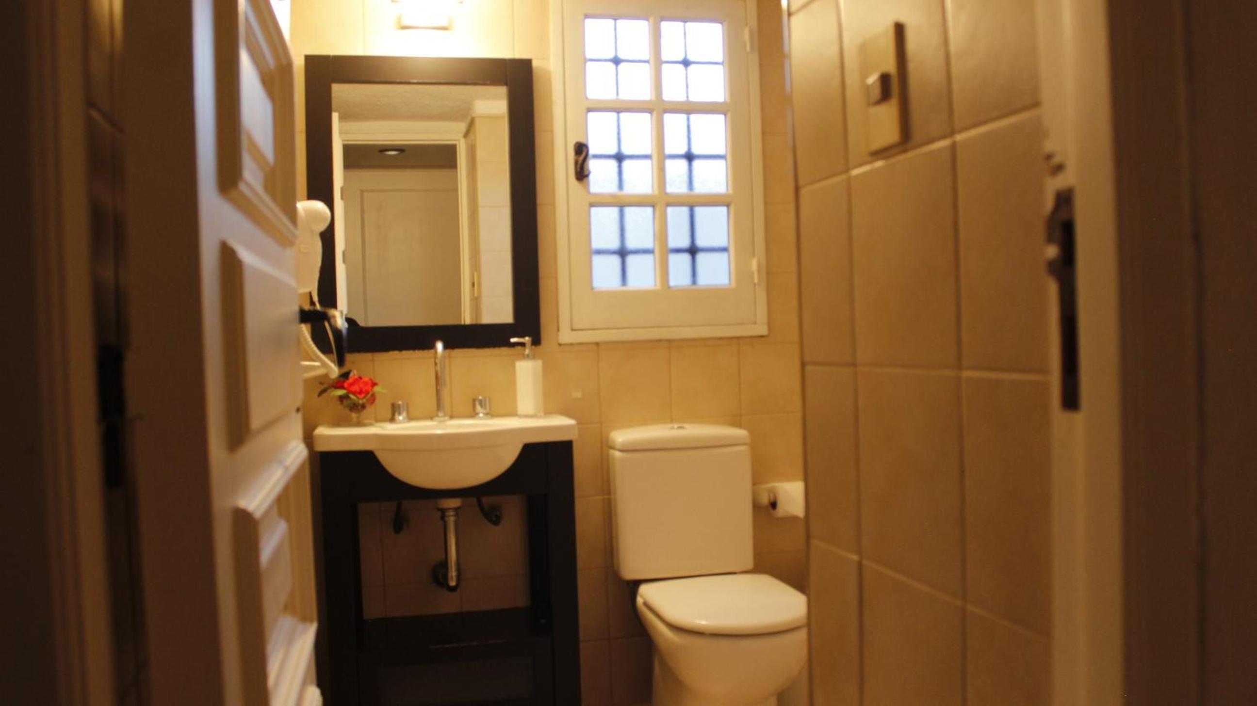 Double Room with Private External Bathroom photo 2