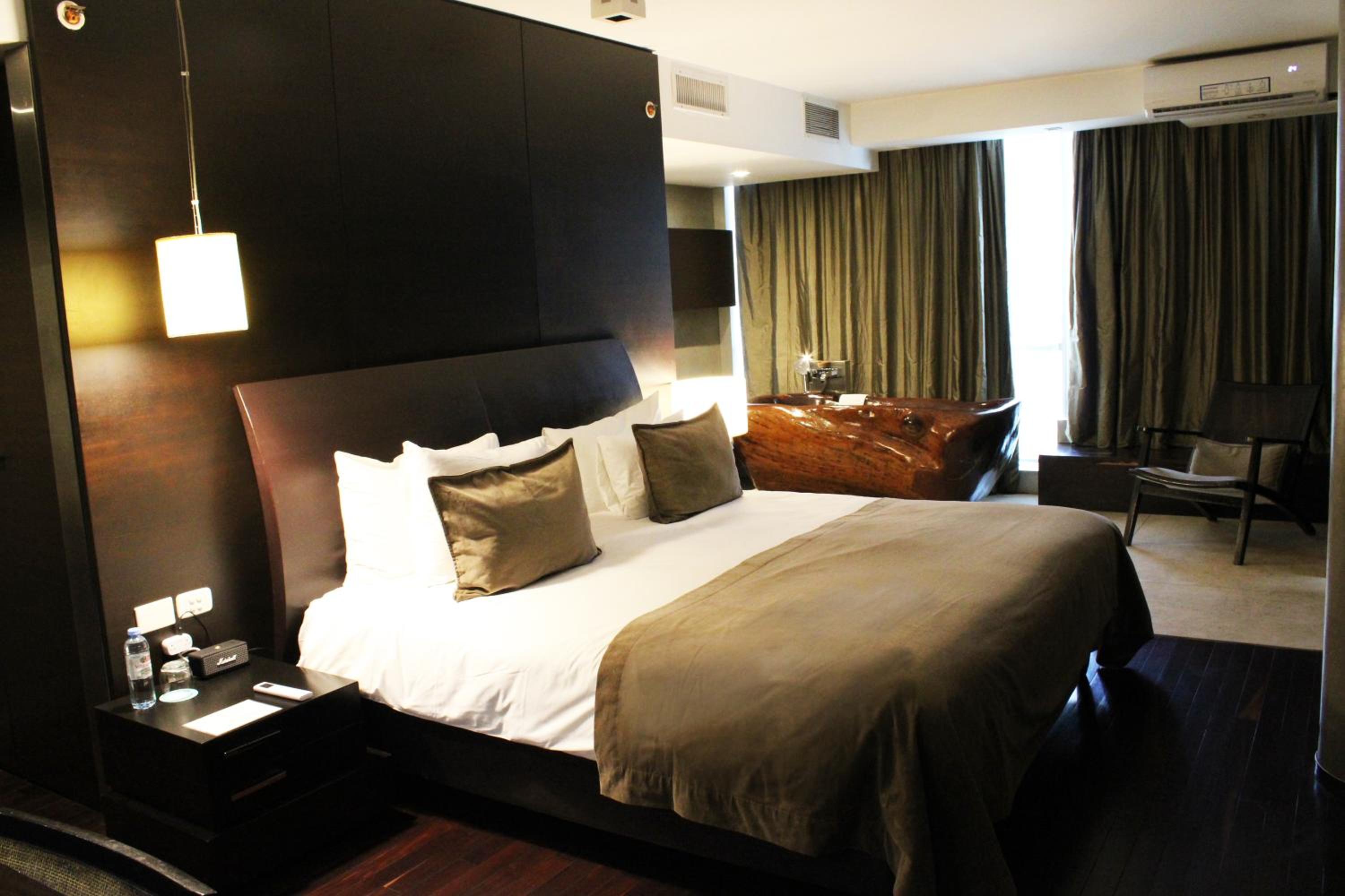 Deluxe Double Room thumbnail 5