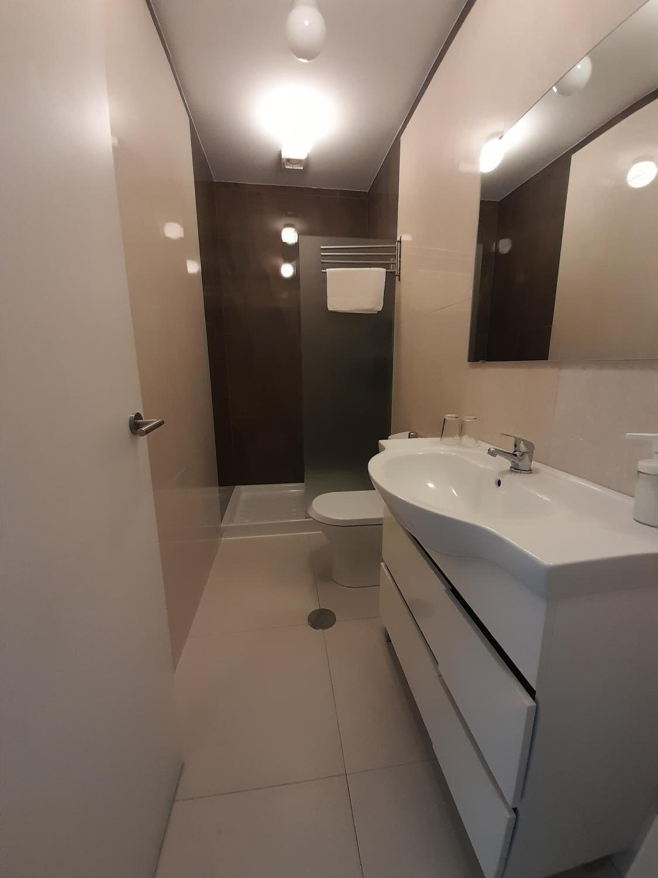 Double or Twin Room - Photo 6