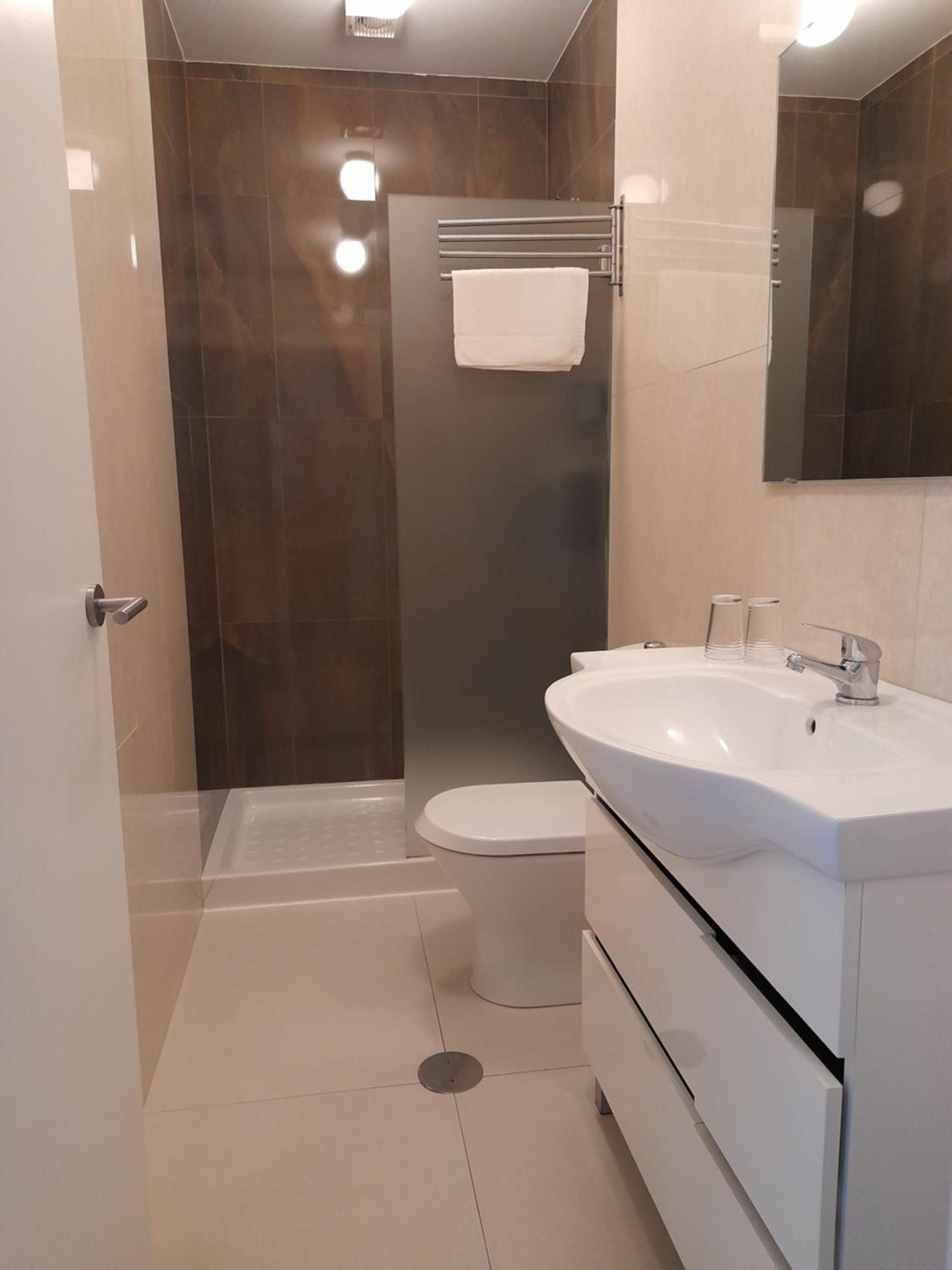 Double or Twin Room - Photo 7