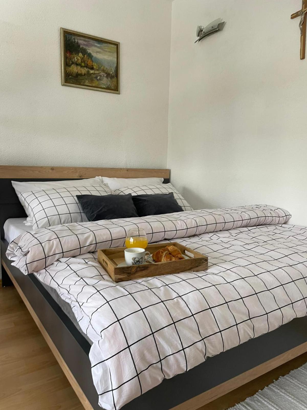King Studio With Sofa Bed photo 3