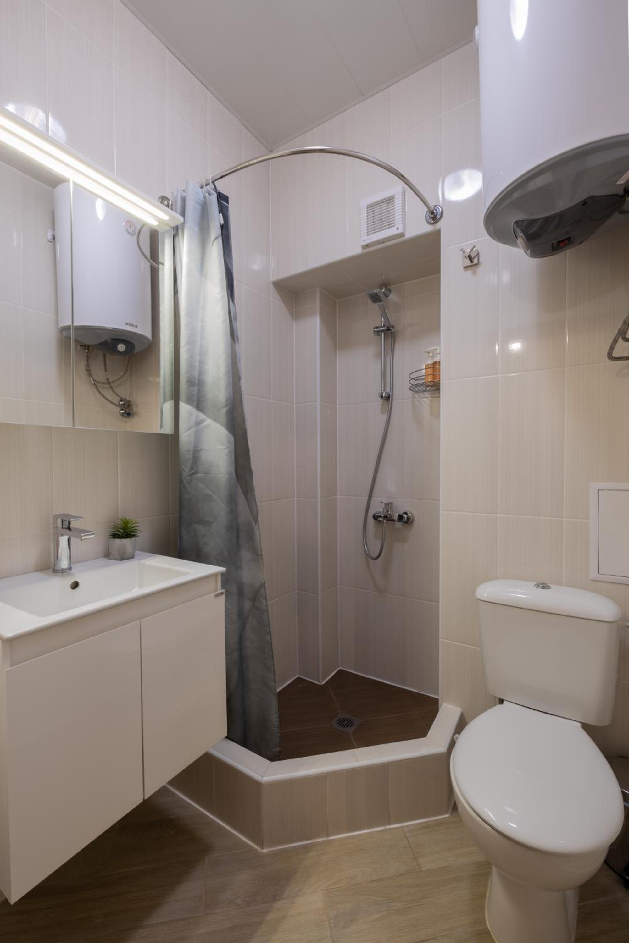 Two-Bedroom Apartment - Photo 2