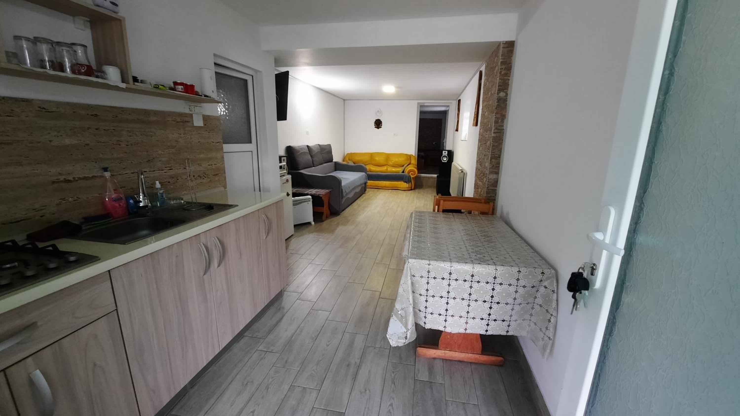 One-Bedroom House - Photo 8