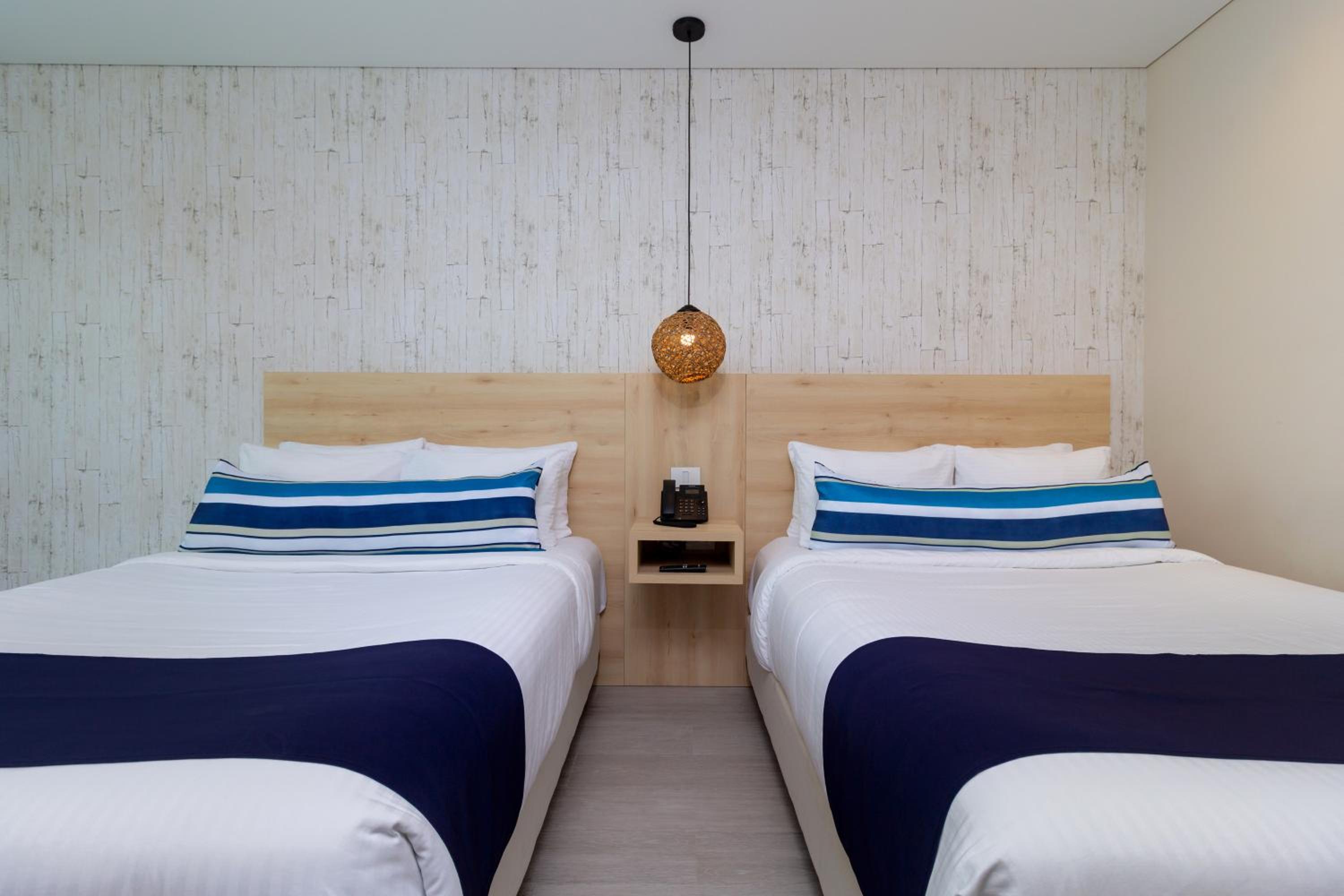 Double Room with Two Double Beds - Photo 4