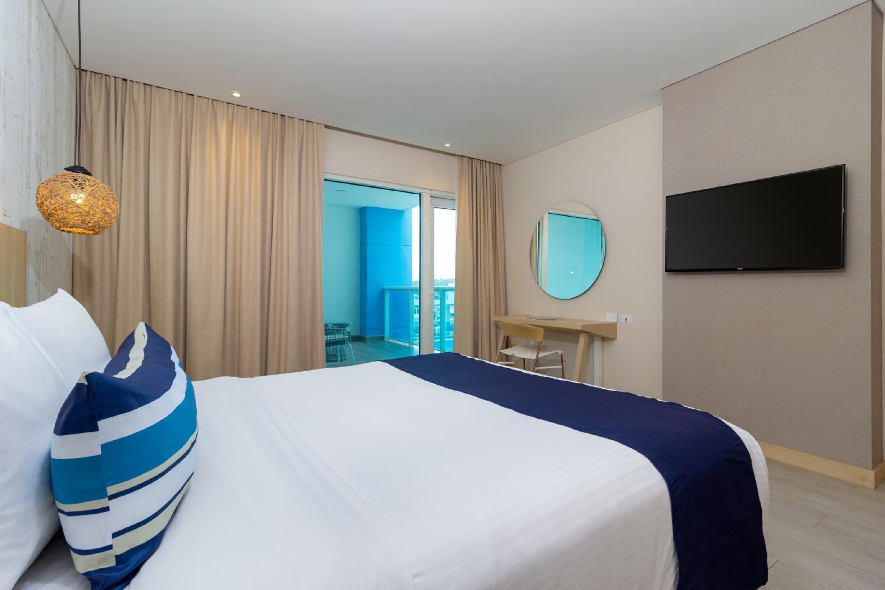 Double Room with Balcony - Photo 10