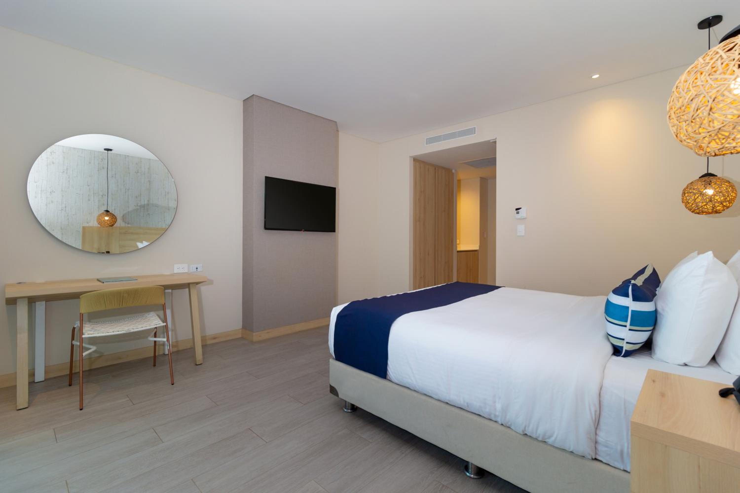 Double Room with Balcony - Photo 3