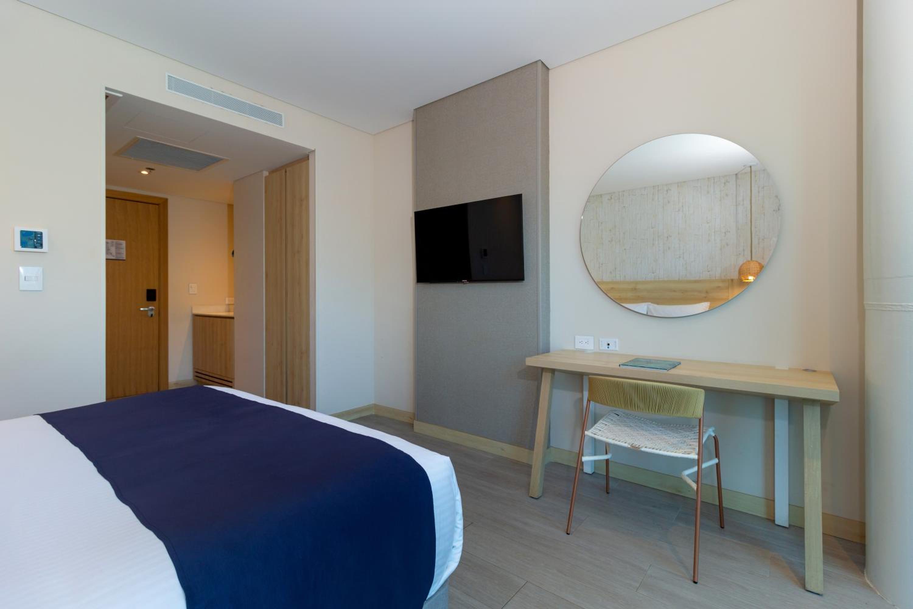 Double Room with Balcony - Photo 12