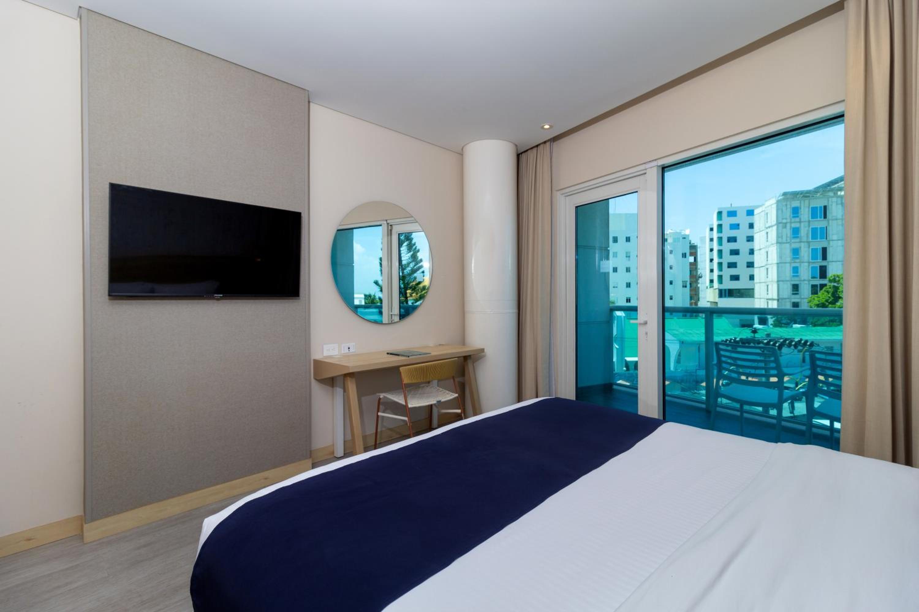 Double Room with Balcony - Photo 11