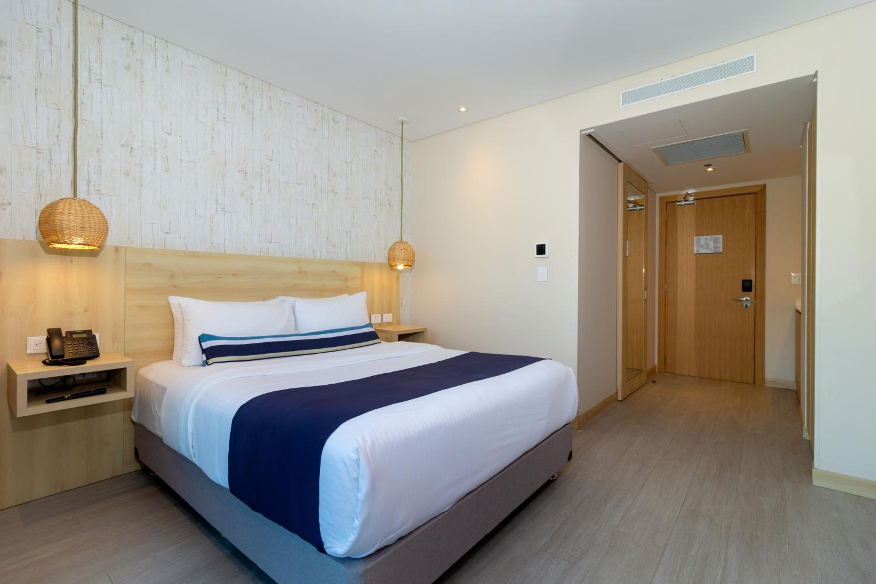 Double Room with Balcony - Photo 5