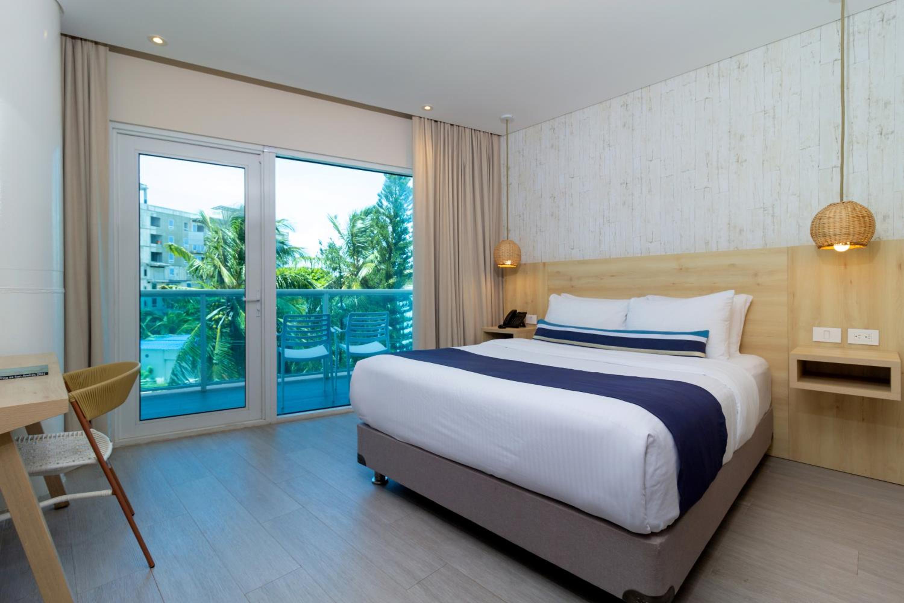 Double Room with Balcony - Photo 1