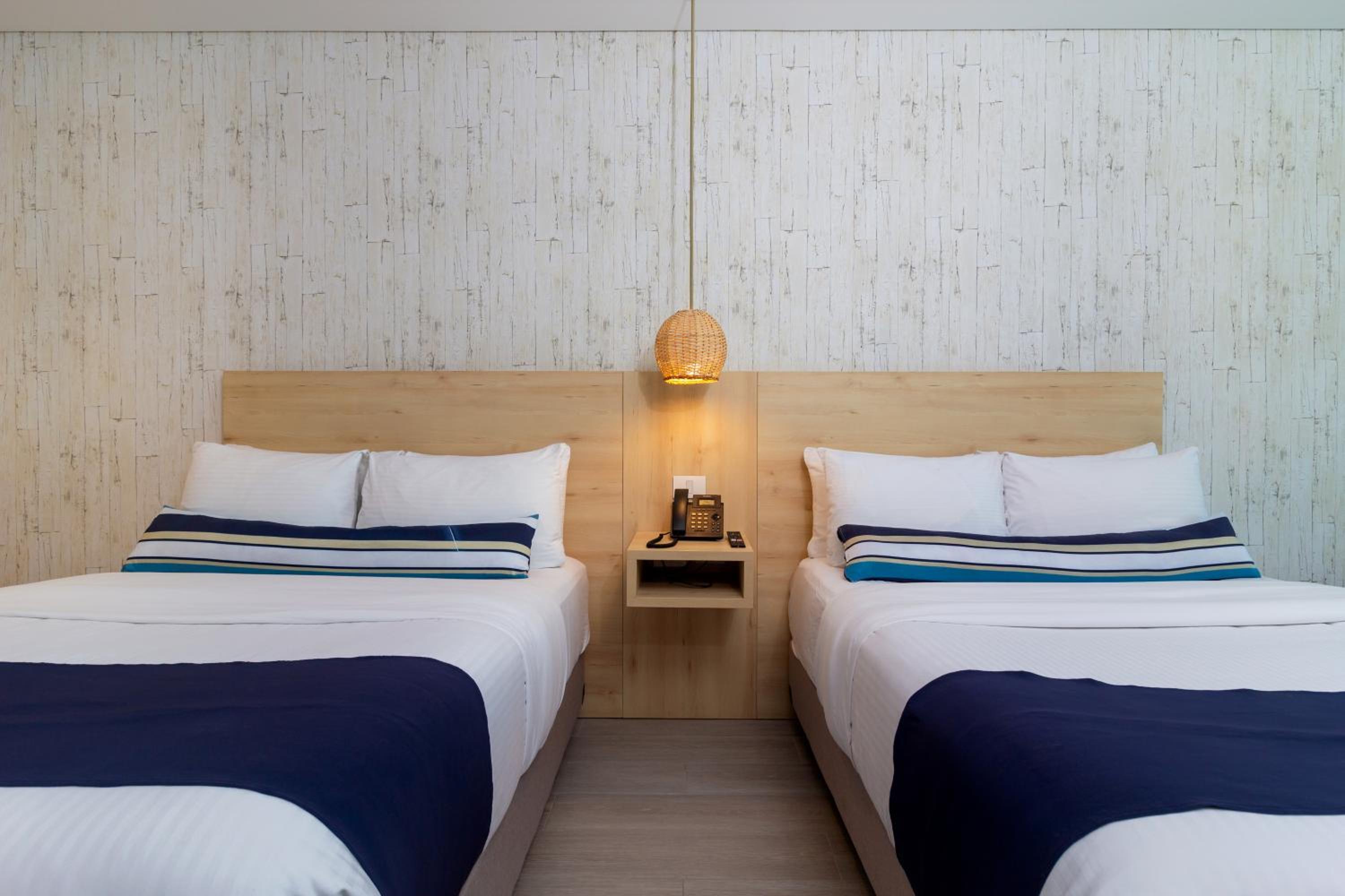 Twin Room with Balcony - Photo 4