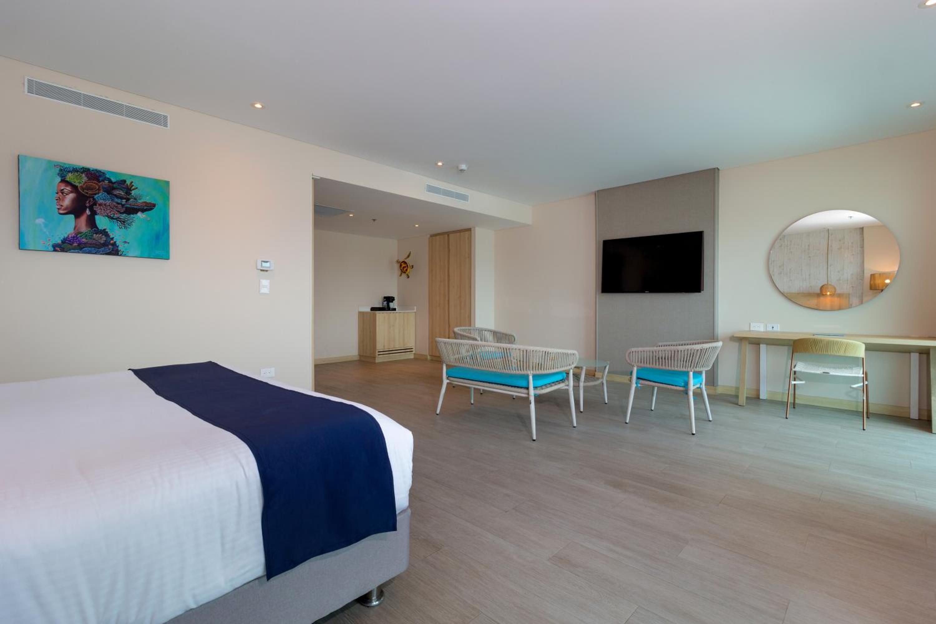 Deluxe Junior Suite - Photo 1