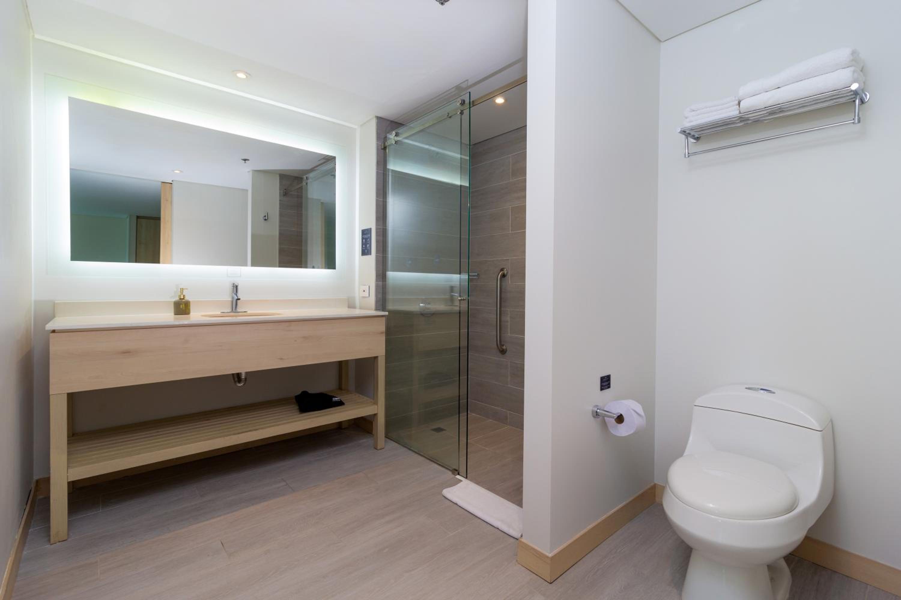 Deluxe Junior Suite - Photo 2