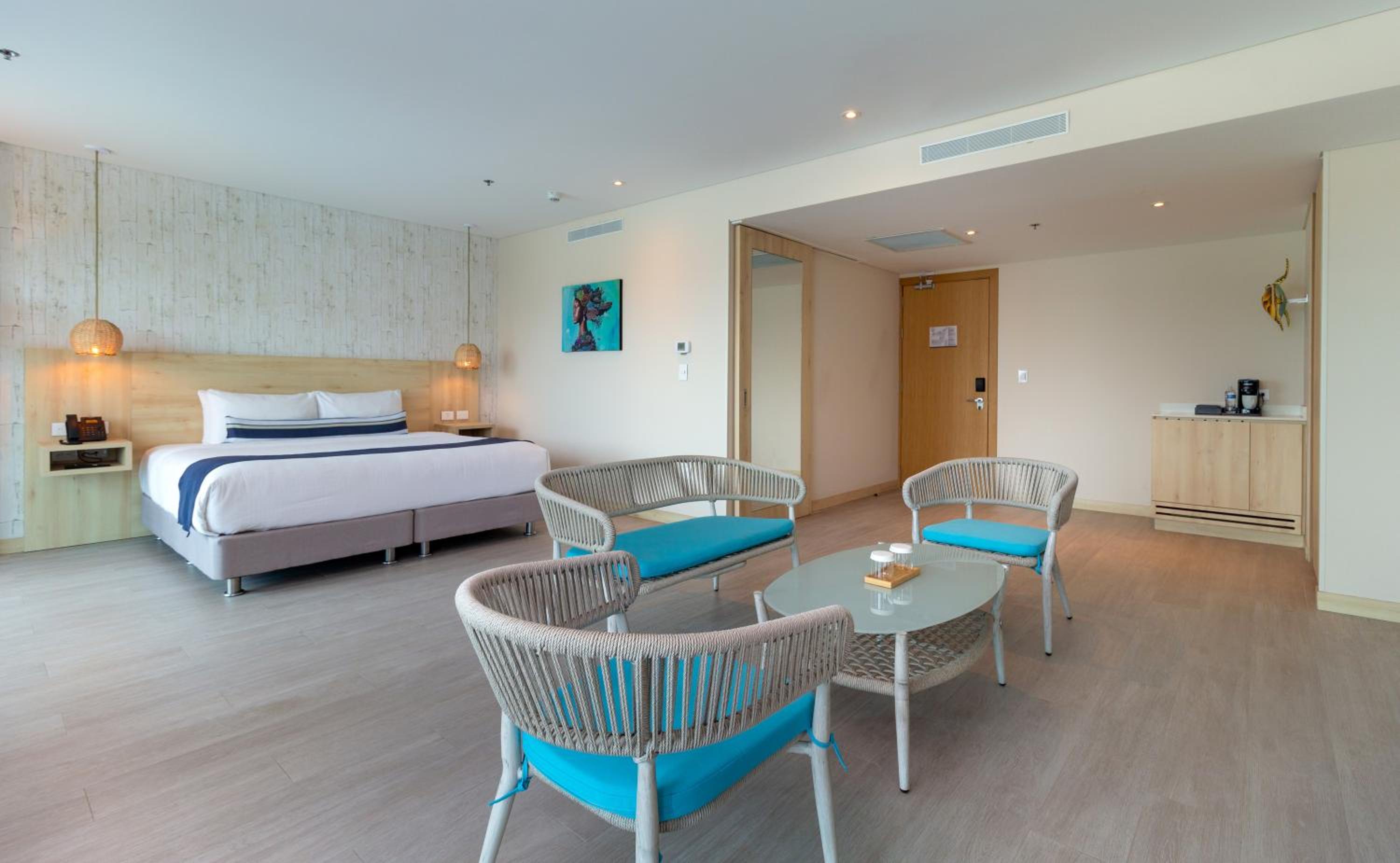 Deluxe Junior Suite - Photo 3