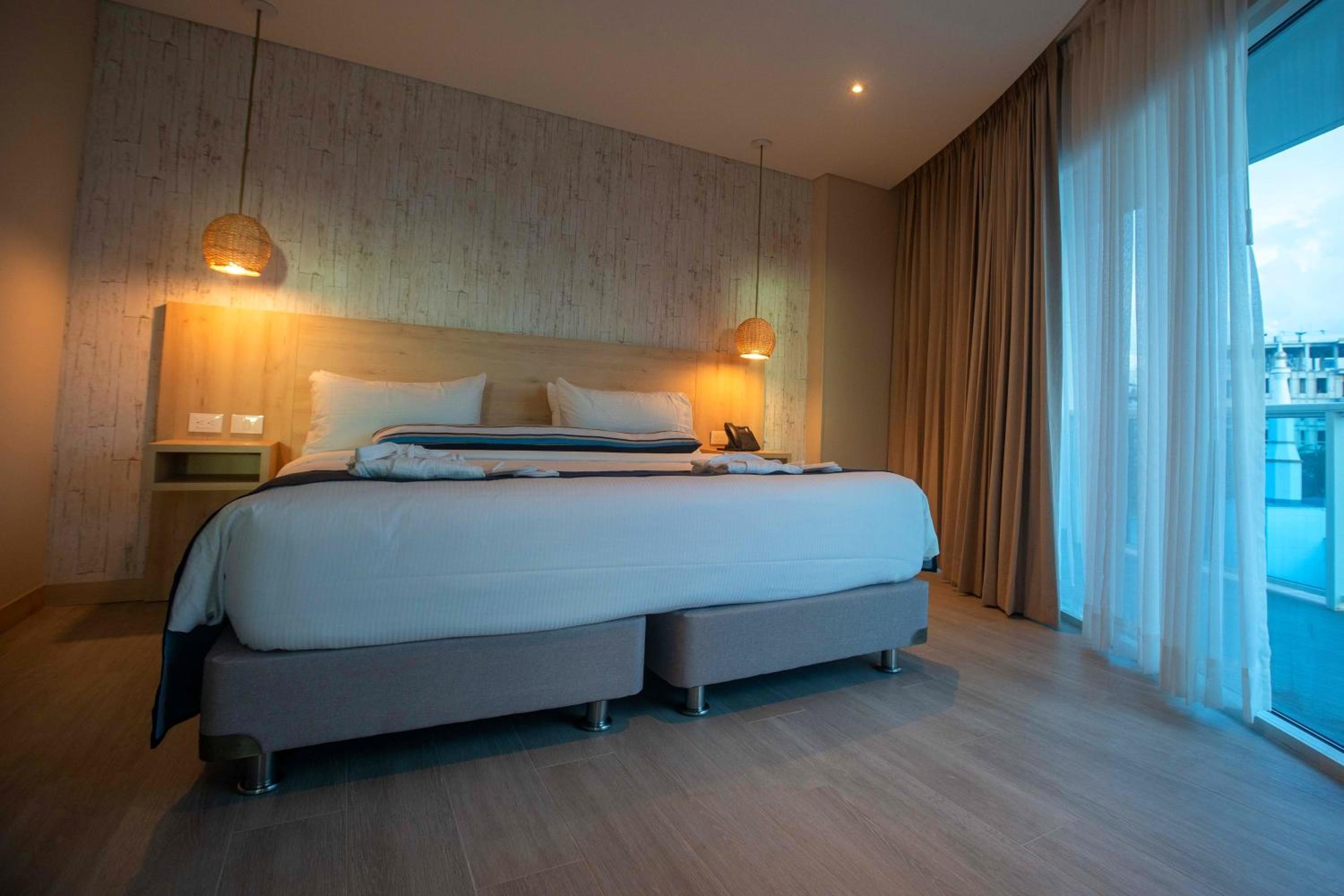 Deluxe Junior Suite - Photo 4