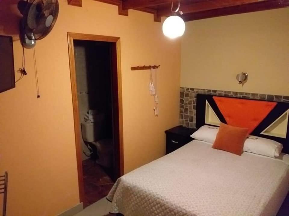 Queen Room photo 2