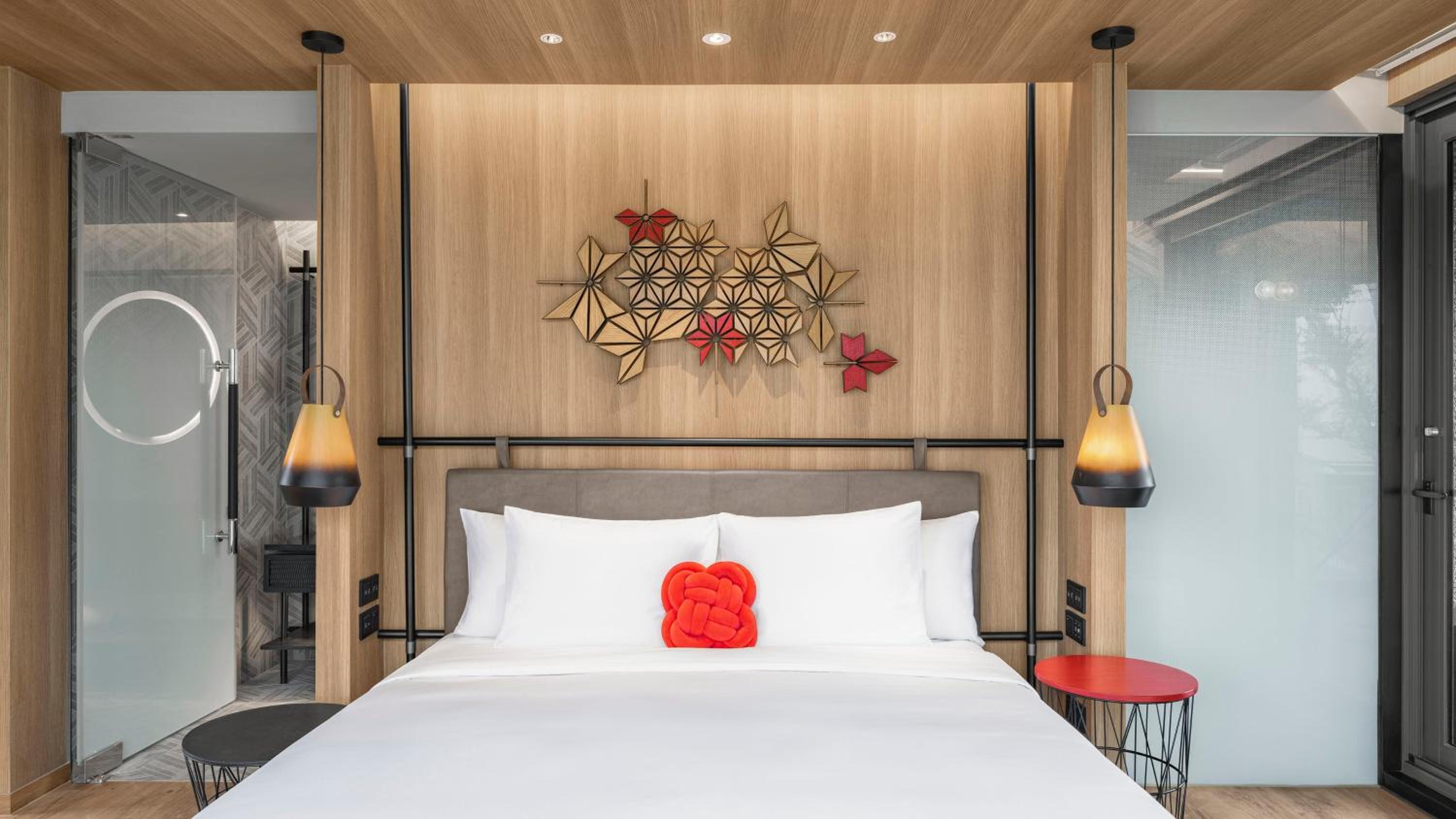 Premium King Room with Sofa Bed - Photo 6