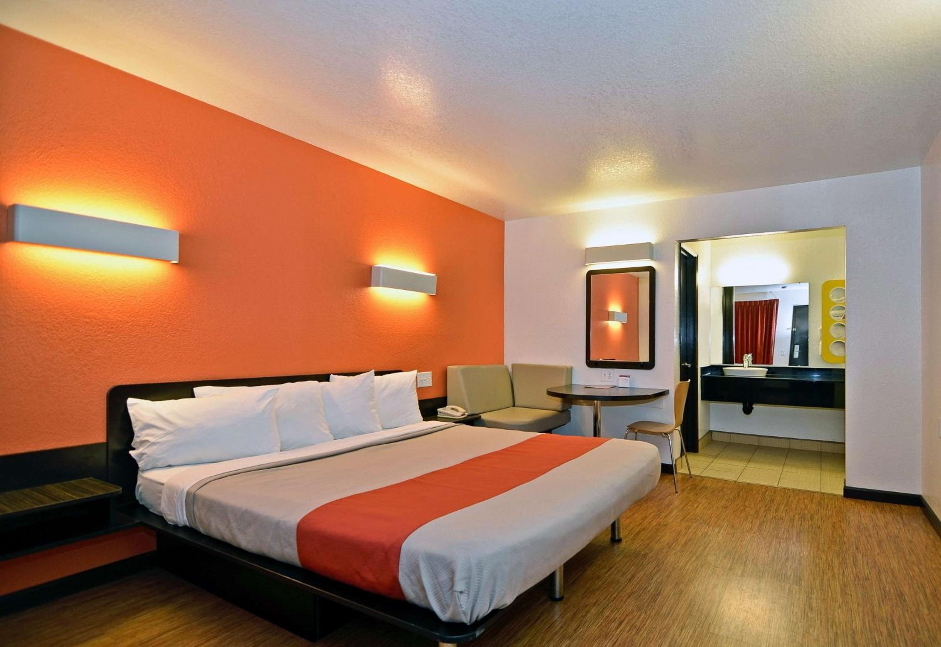 King Room - Non-Smoking - Photo 1