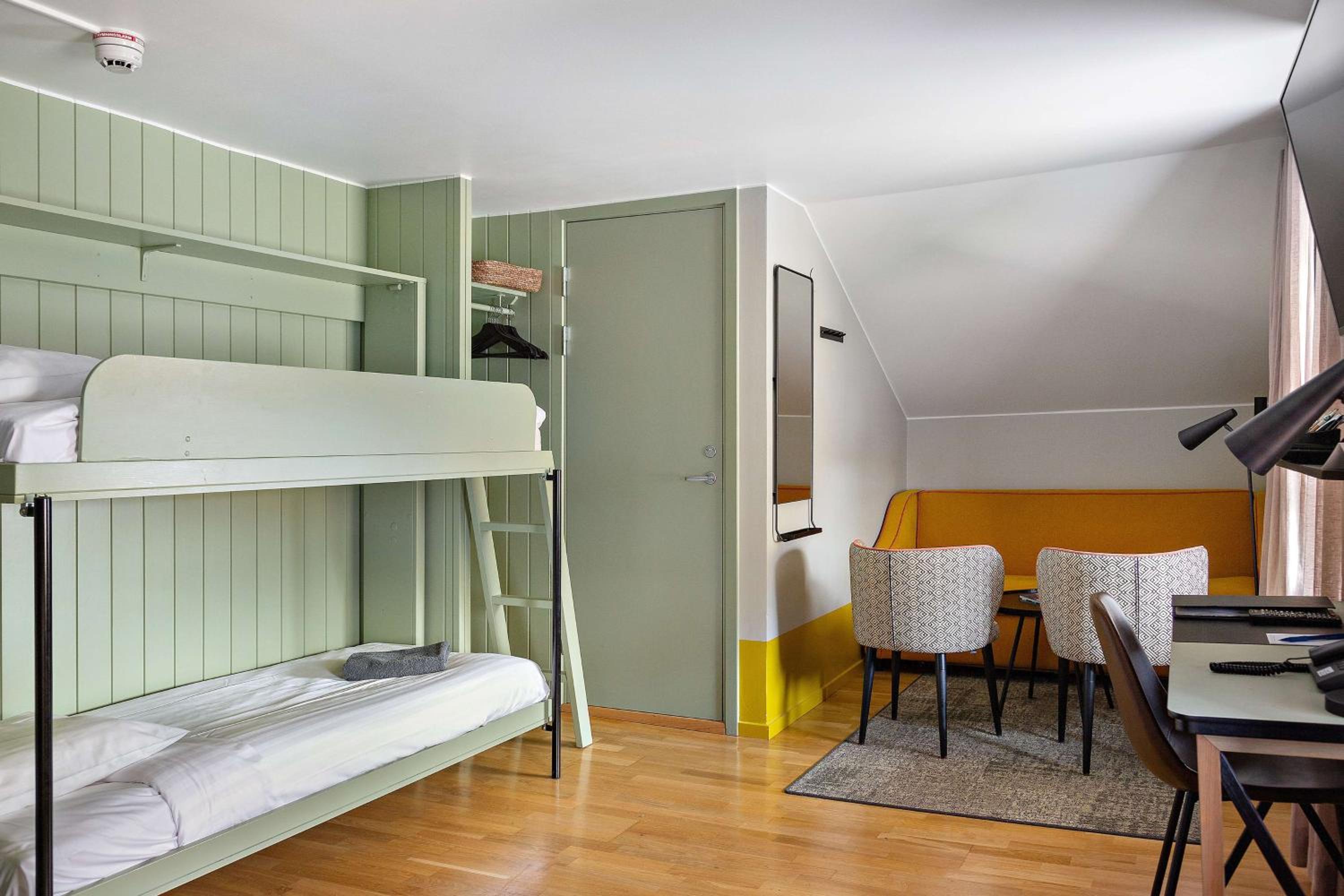 Family Room with Queen Bed and Sofa Bed - Non-Smoking photo 2