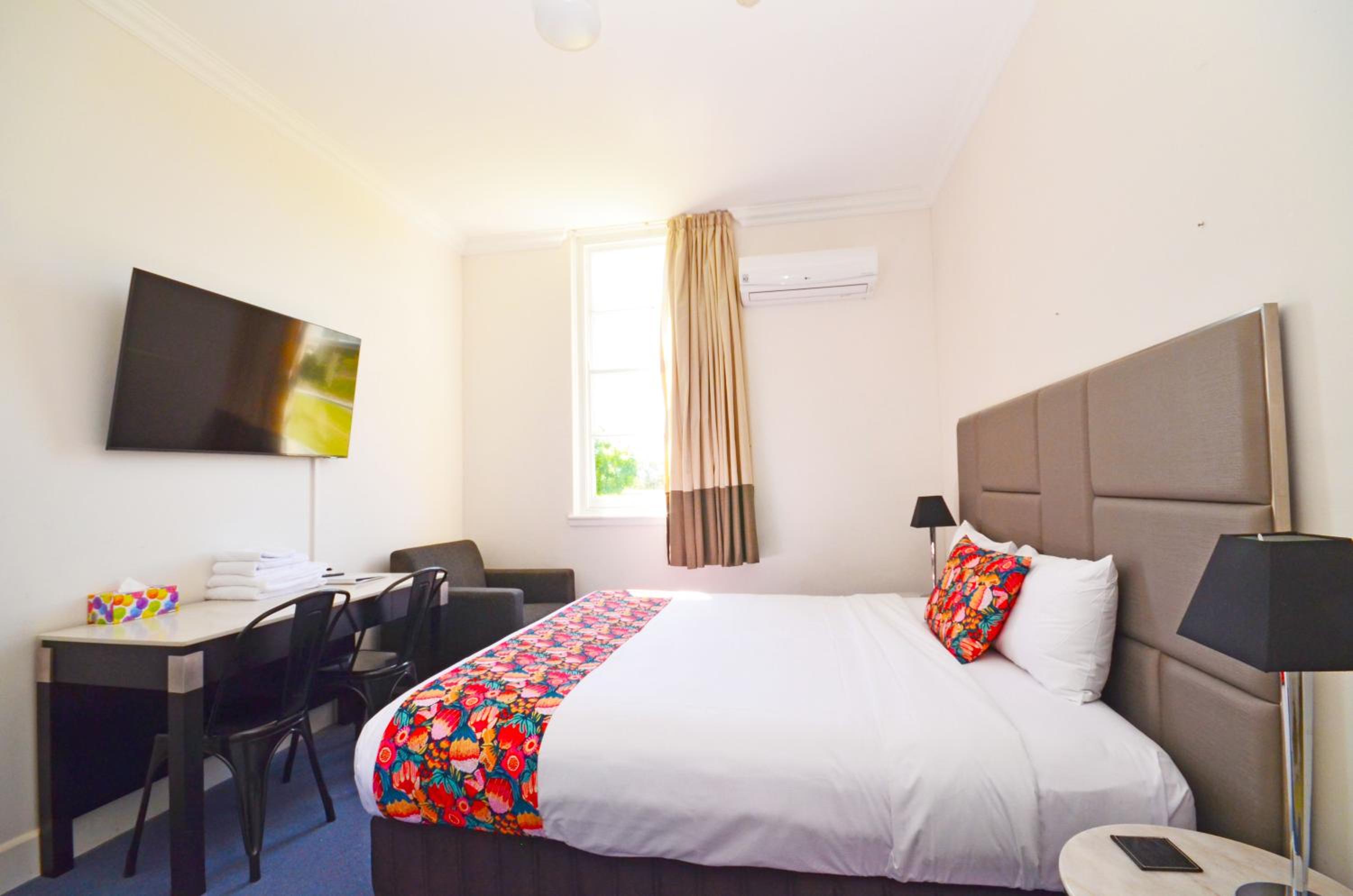Superior King Suite photo 1