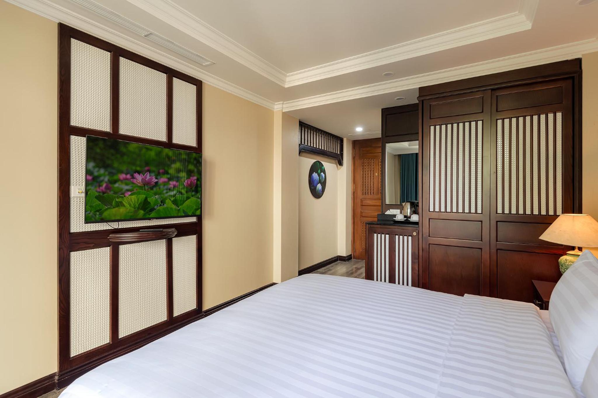 Junior Suite with Balcony