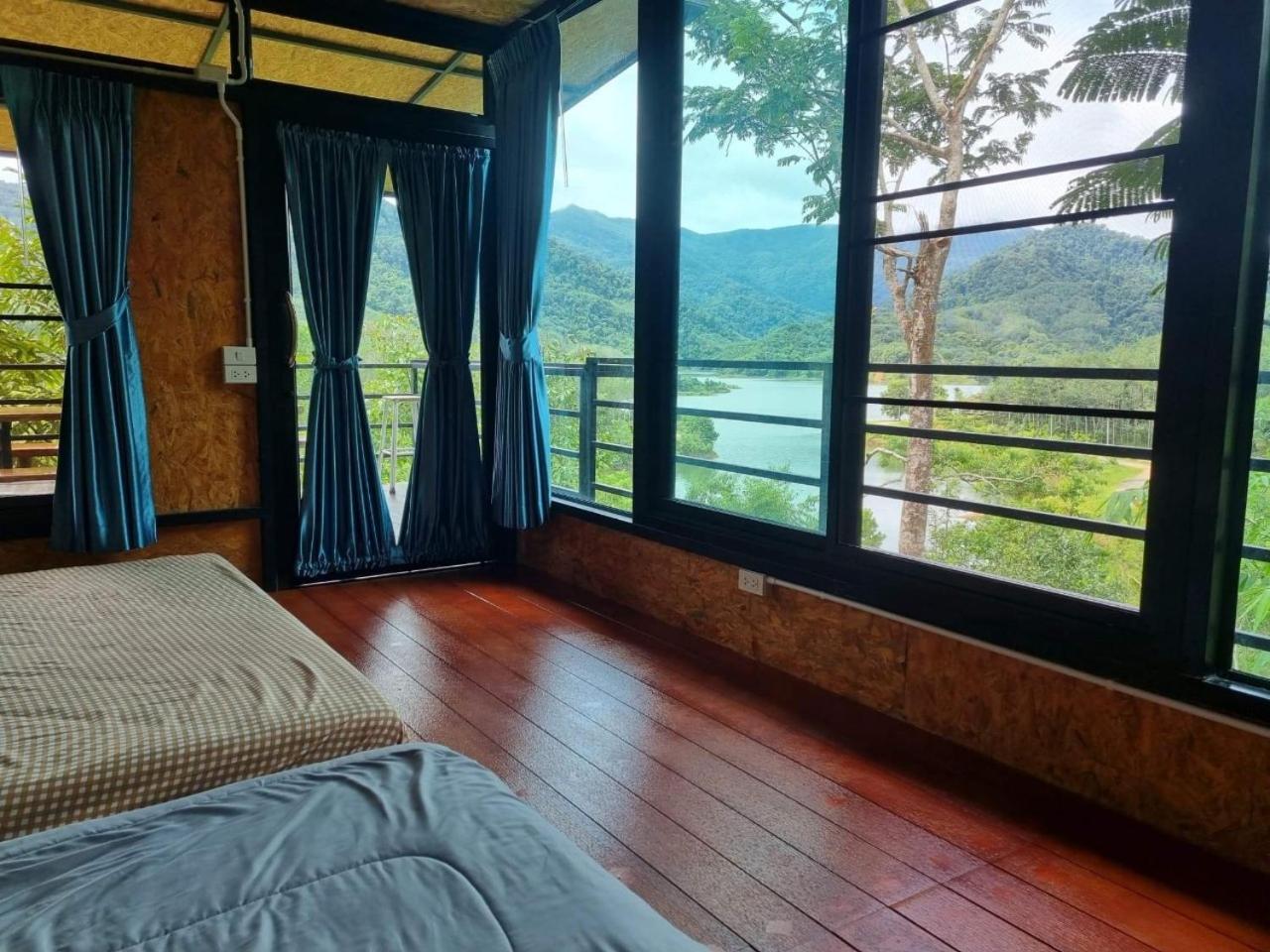 Quadruple Room with Mountain View - Photo 5