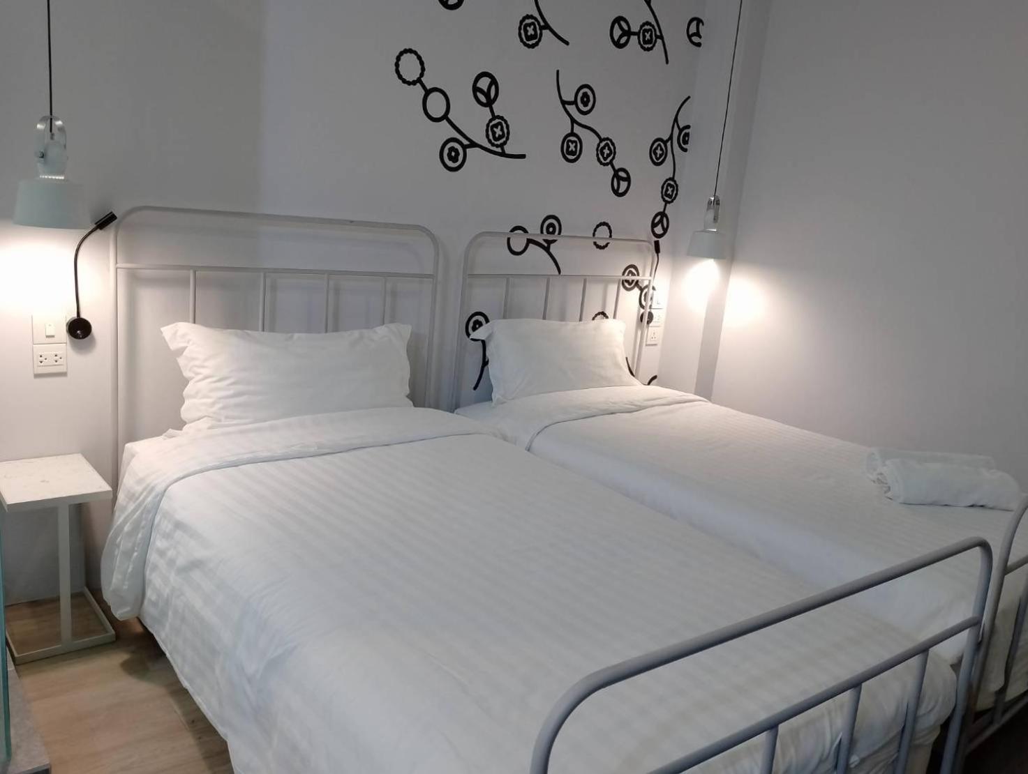 Twin Room with Private Bathroom photo 3