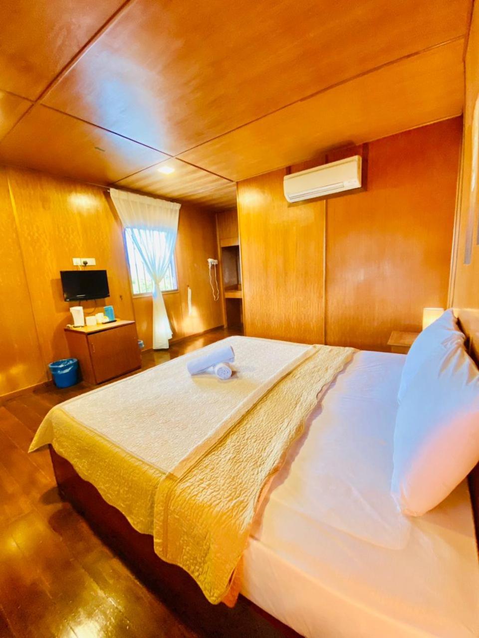 Chalet (2 Adults) - Photo 3