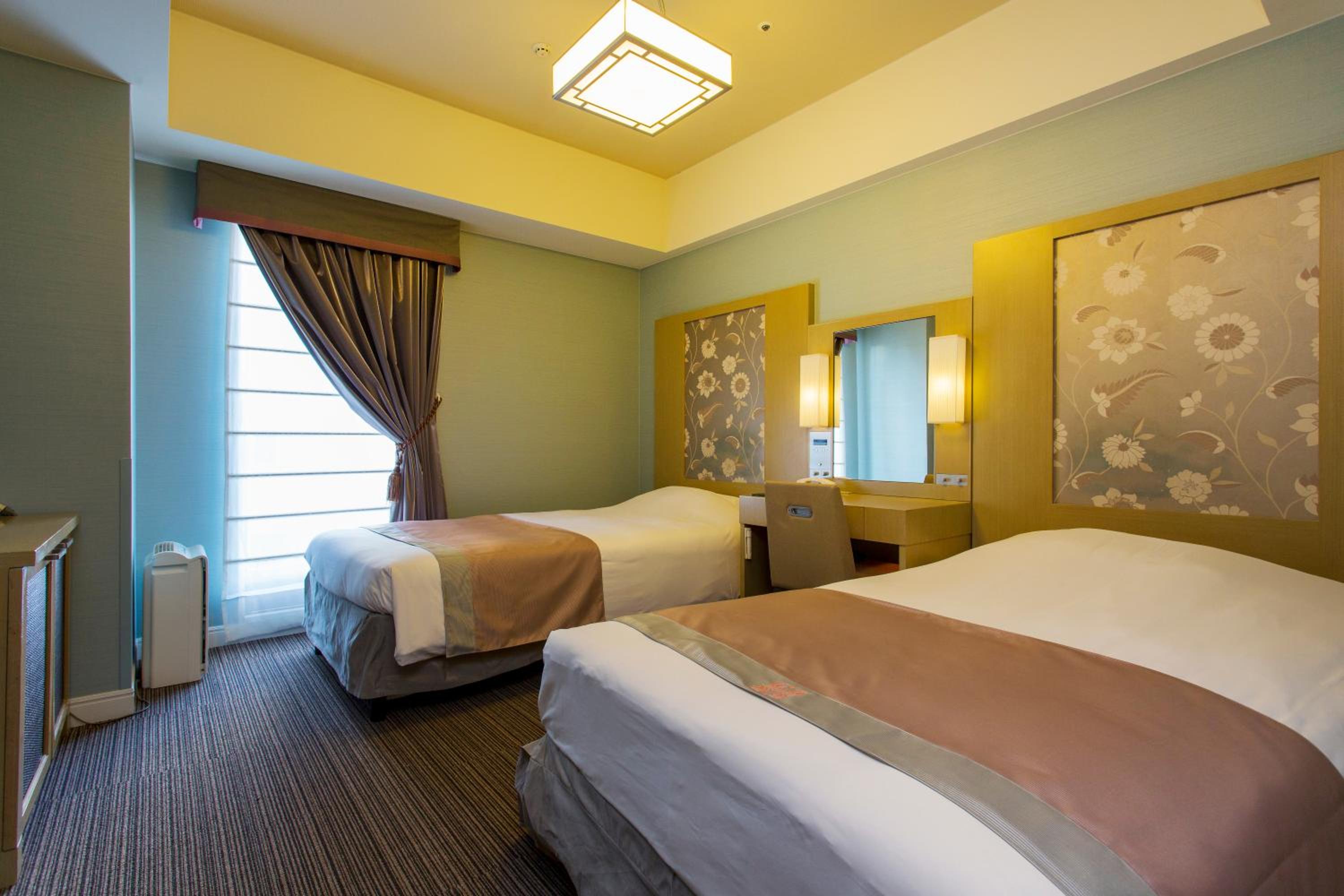 Twin Room - Non-Smoking photo 1