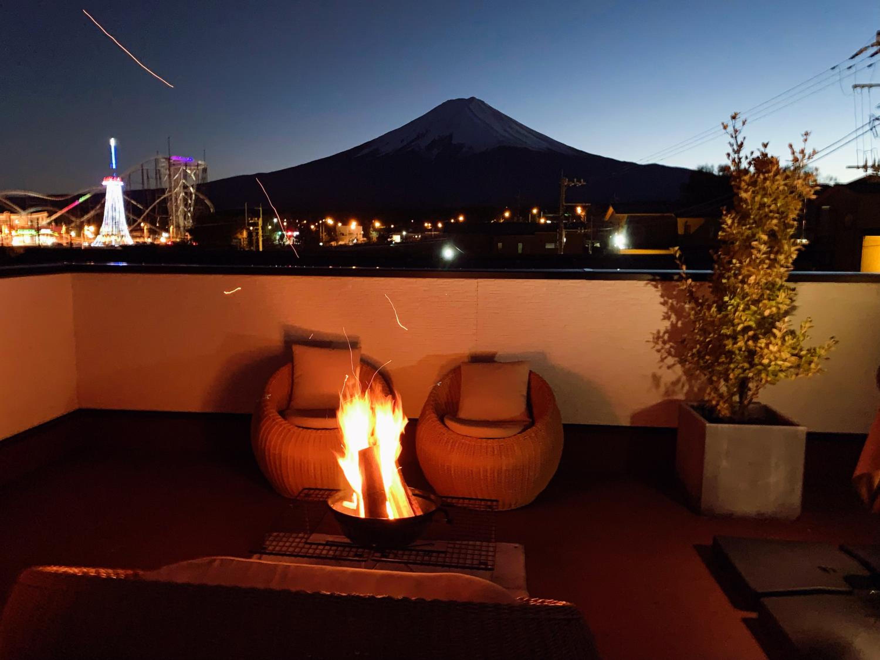 Rooftop Villa with Theater Room - Type A - Photo 30