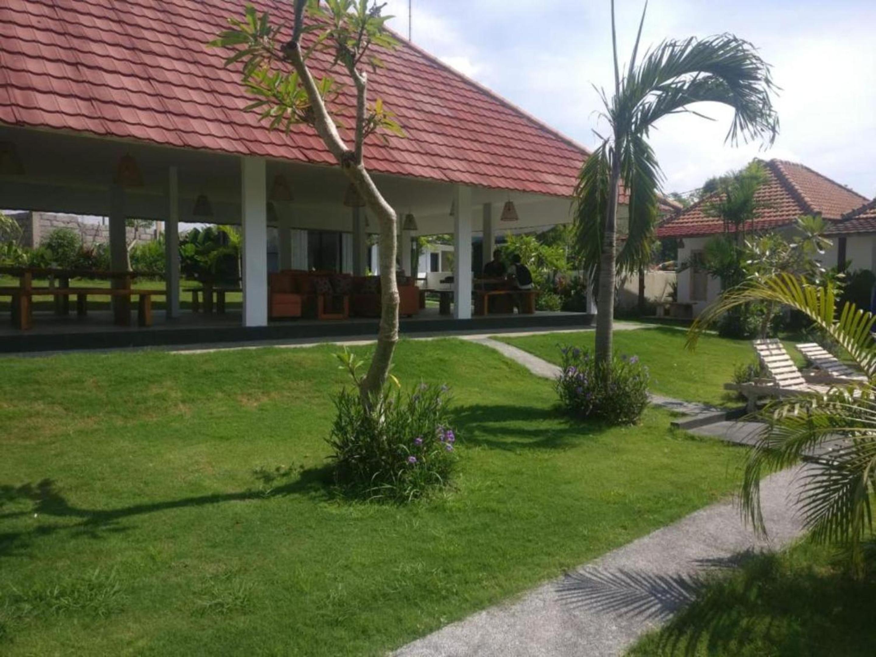 Deluxe Room with Pool View - Photo 20