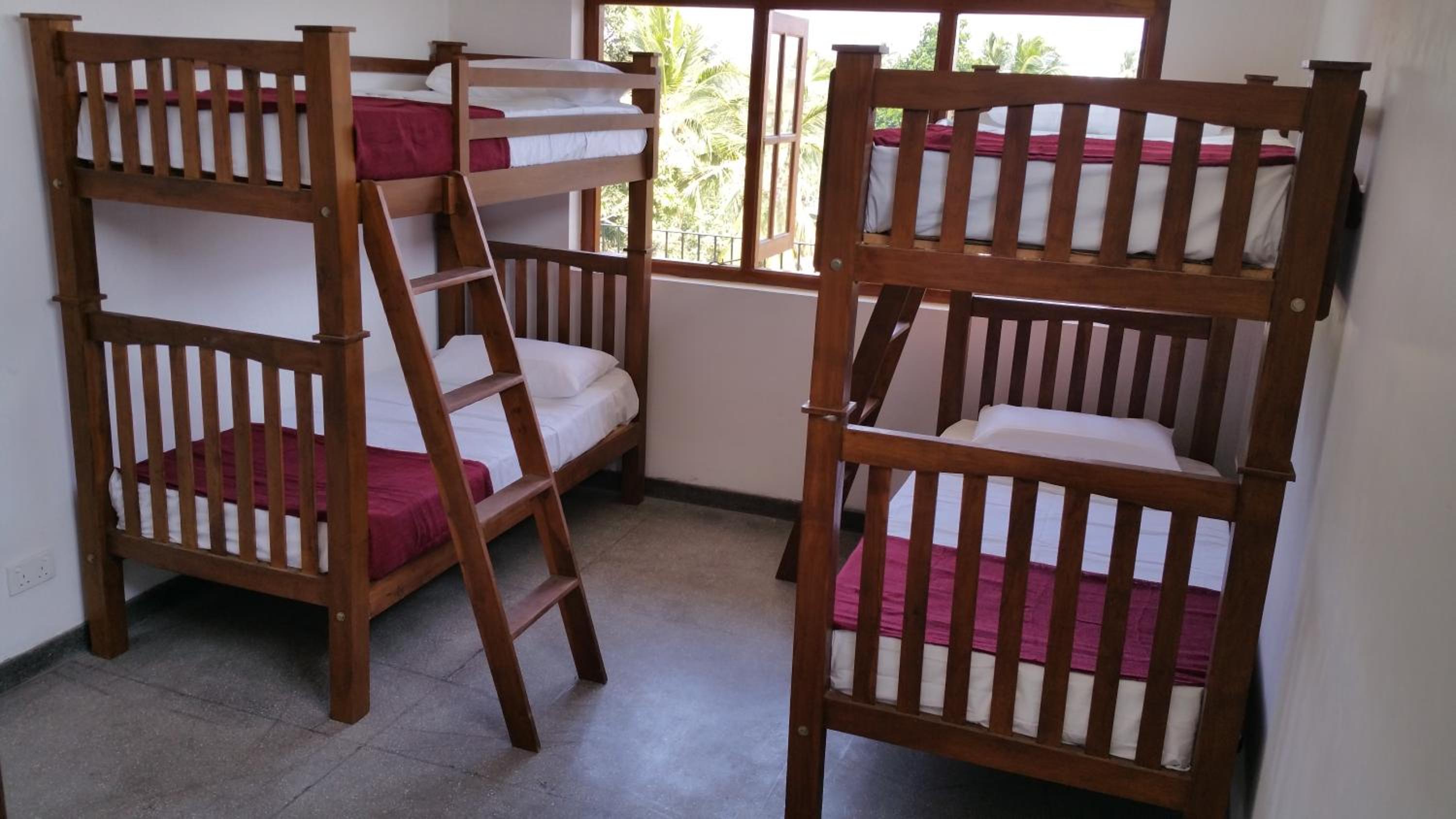 Bed in 4-Bed Mixed Dormitory Room photo 2