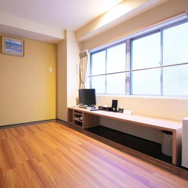 Room with Wooden Floor with Futon 13㎡